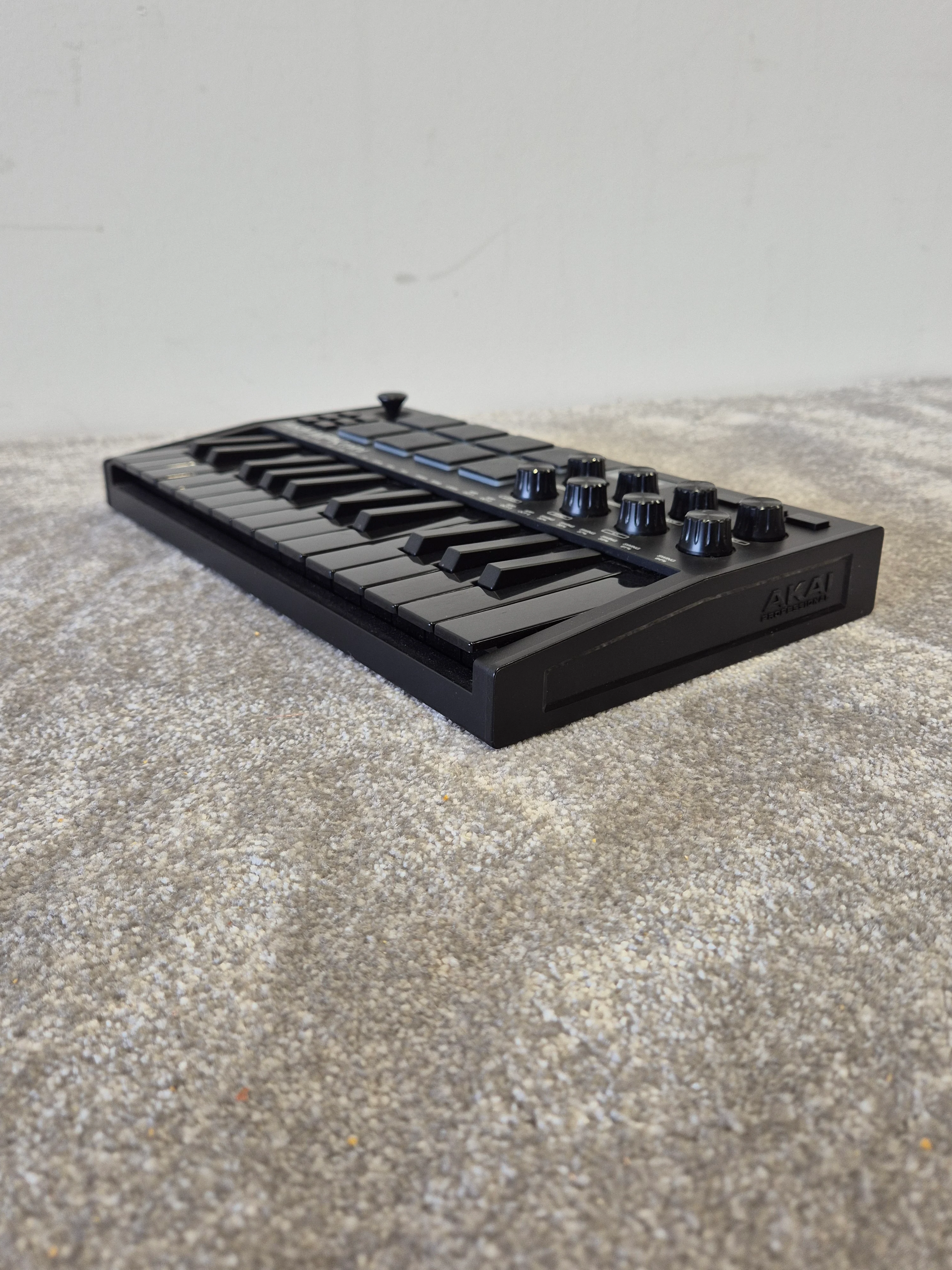 Akai MPK Mini - Compact MIDI Keyboard Controller - Image 9