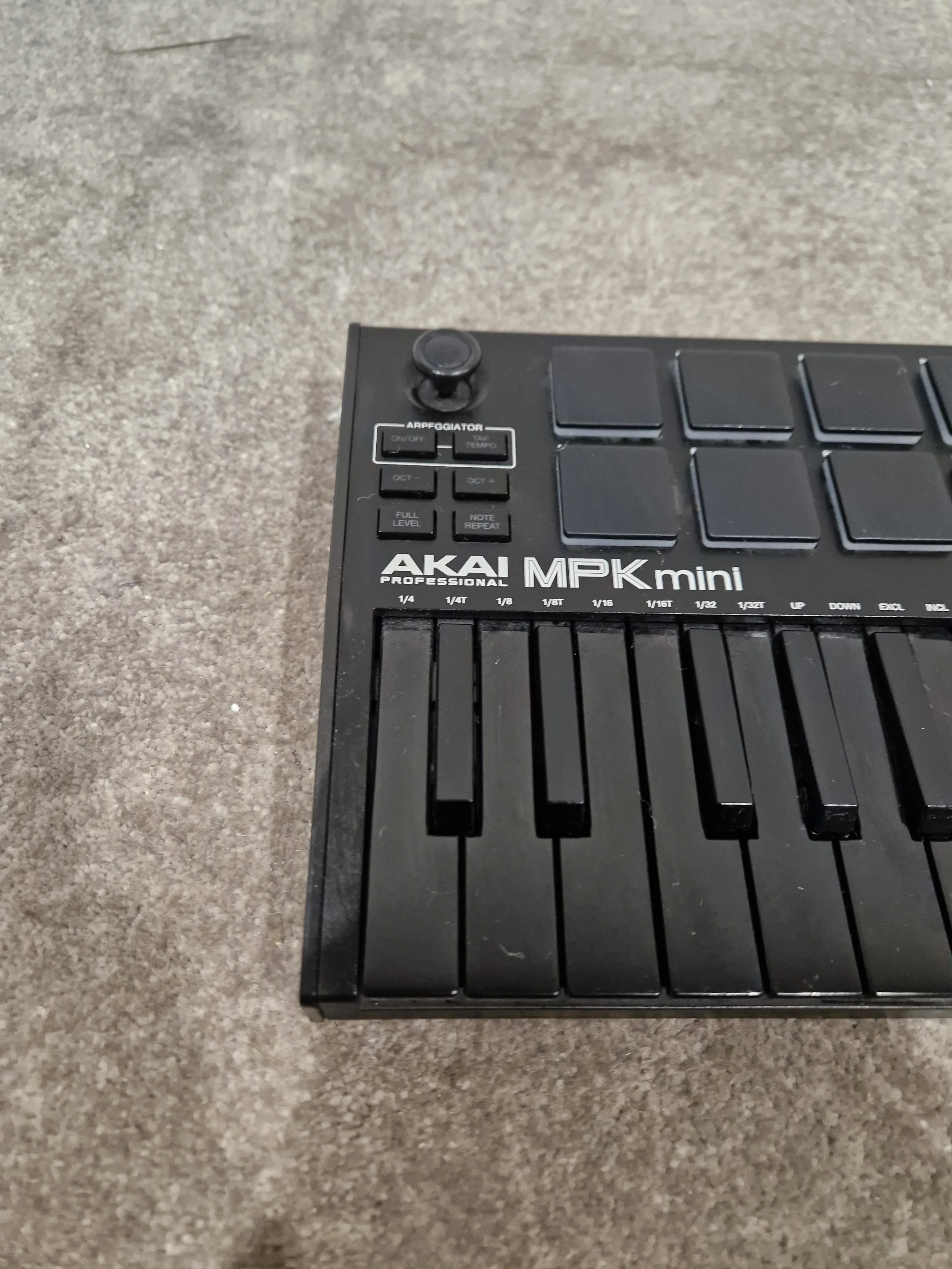Akai MPK Mini - MIDI Keyboard Controller - Black - Excellent - Image 4