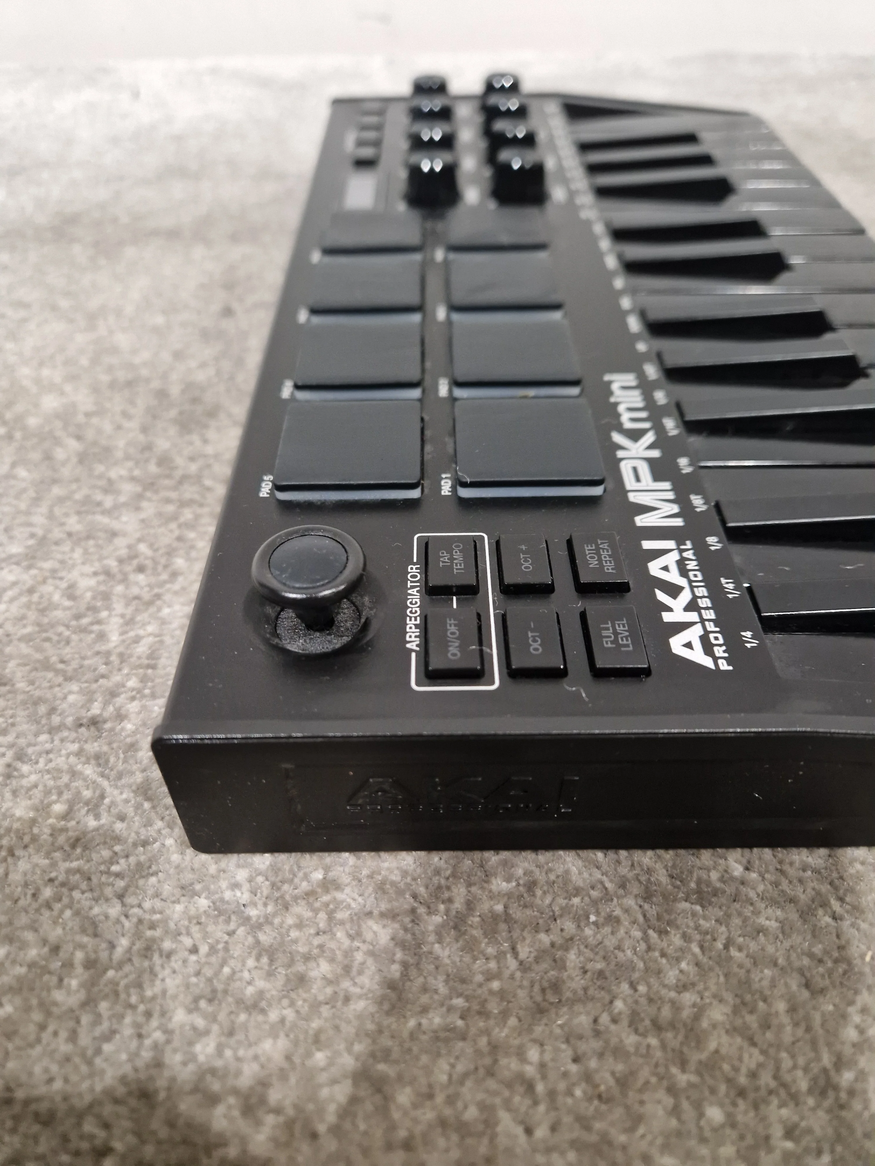 Akai MPK Mini - MIDI Keyboard Controller - Black - Excellent - Image 6