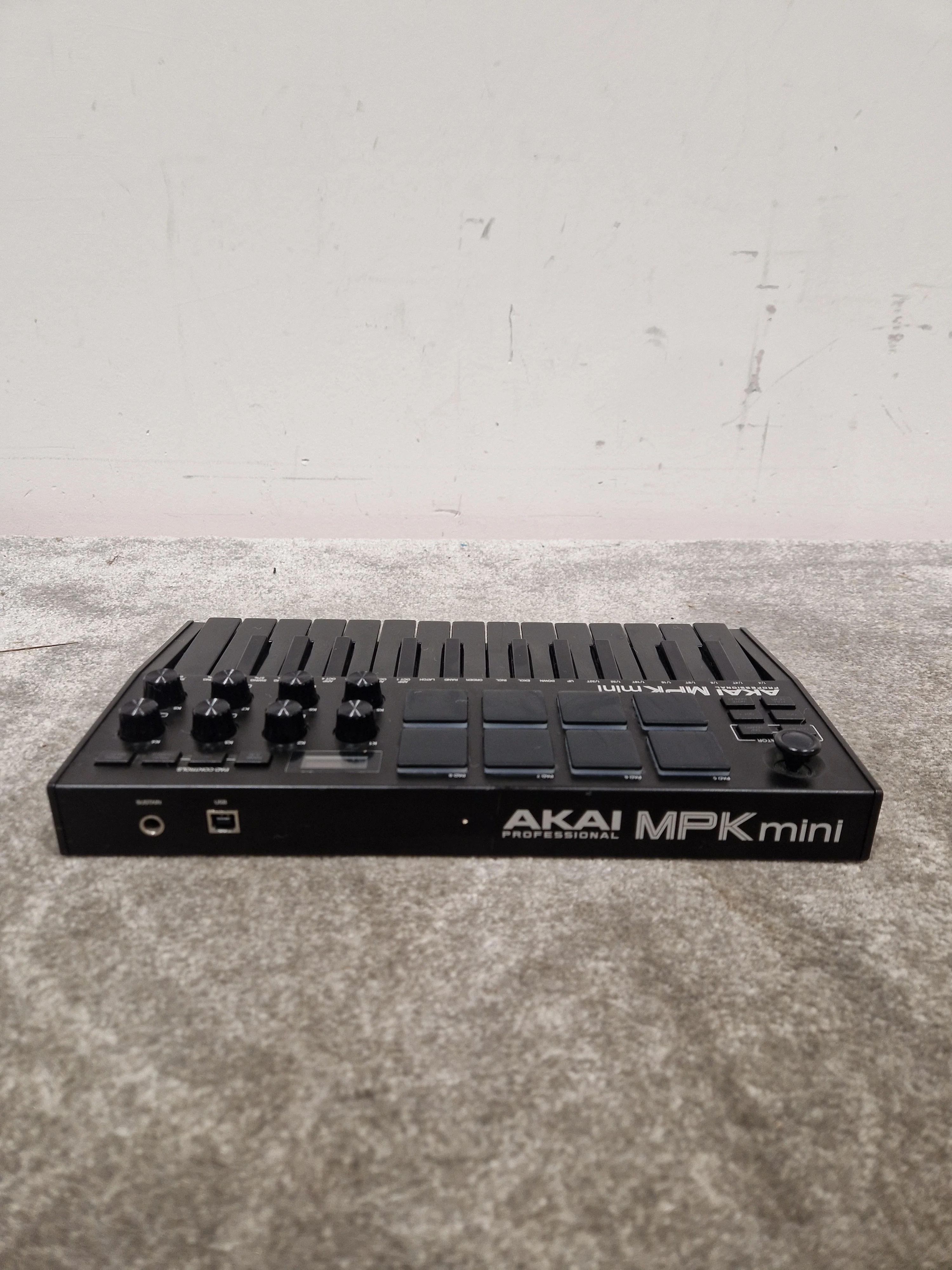 Akai MPK Mini - MIDI Keyboard Controller - Black - Excellent - Image 9