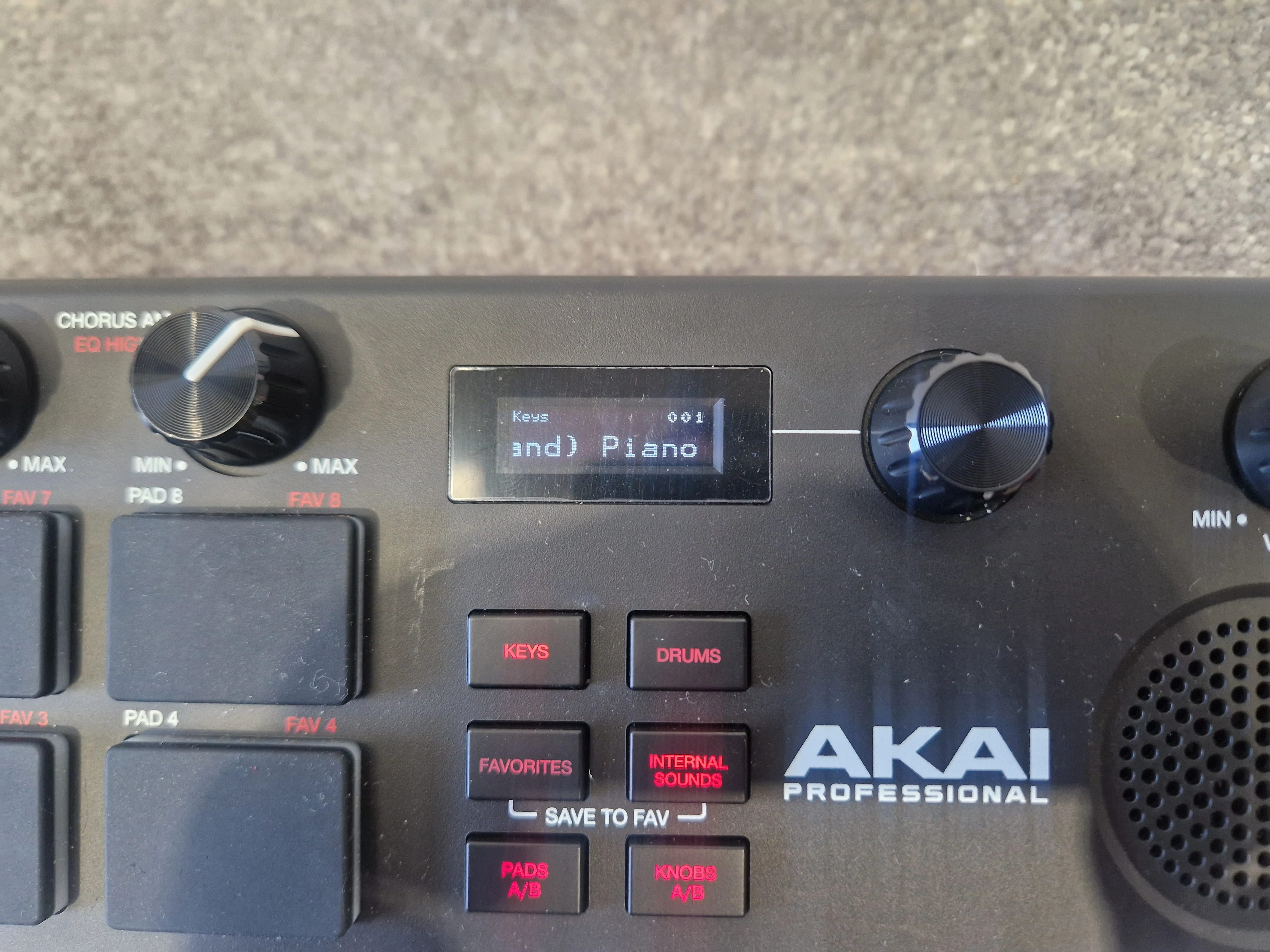 Akai MPK Mini Play – Compact MIDI Controller w/ Built-In Sounds – Excellent w/ Case - Image 5