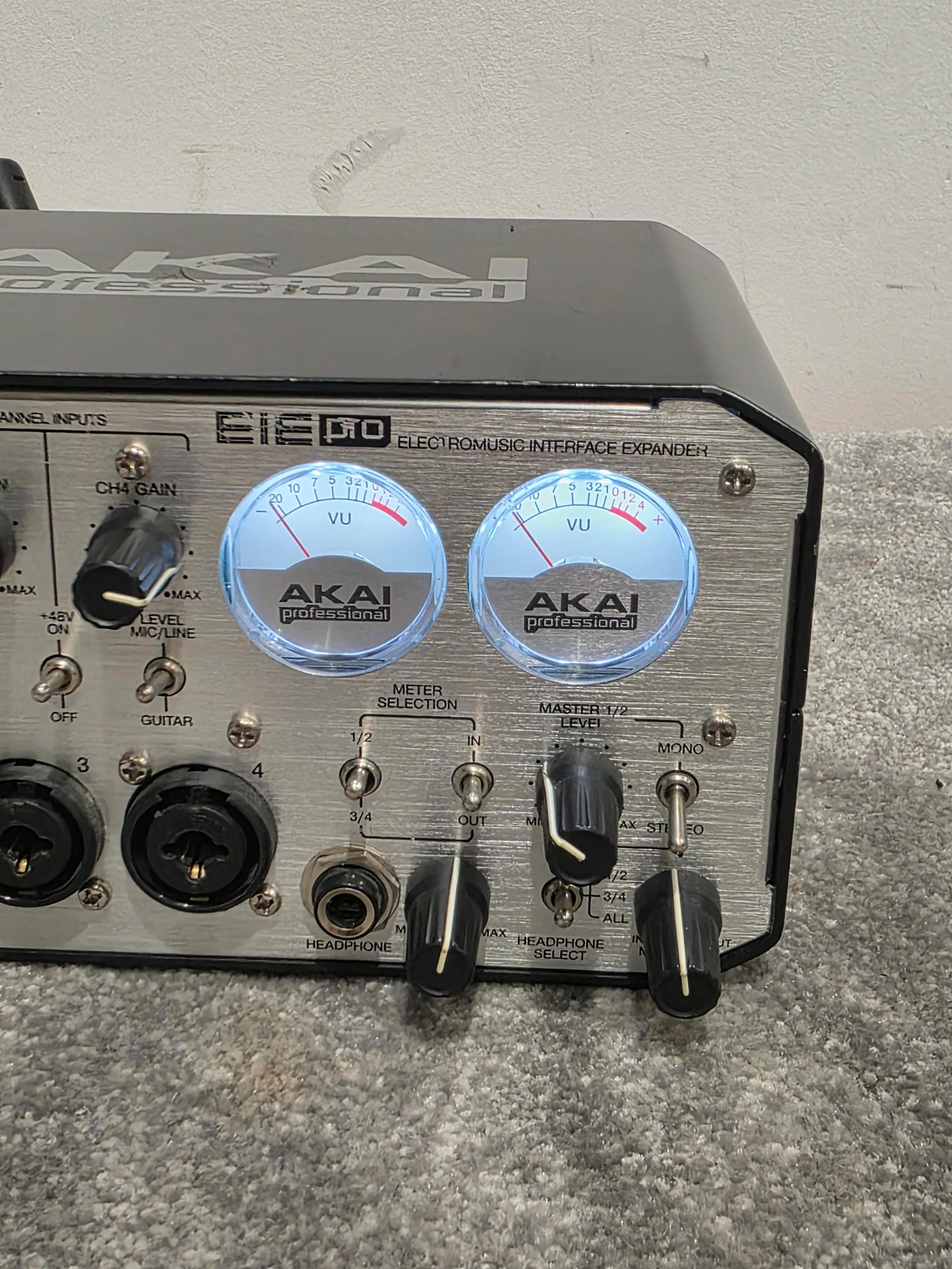 Akai Professional EIE Pro - Audio Interface - Good w/ Power Supply - Image 3