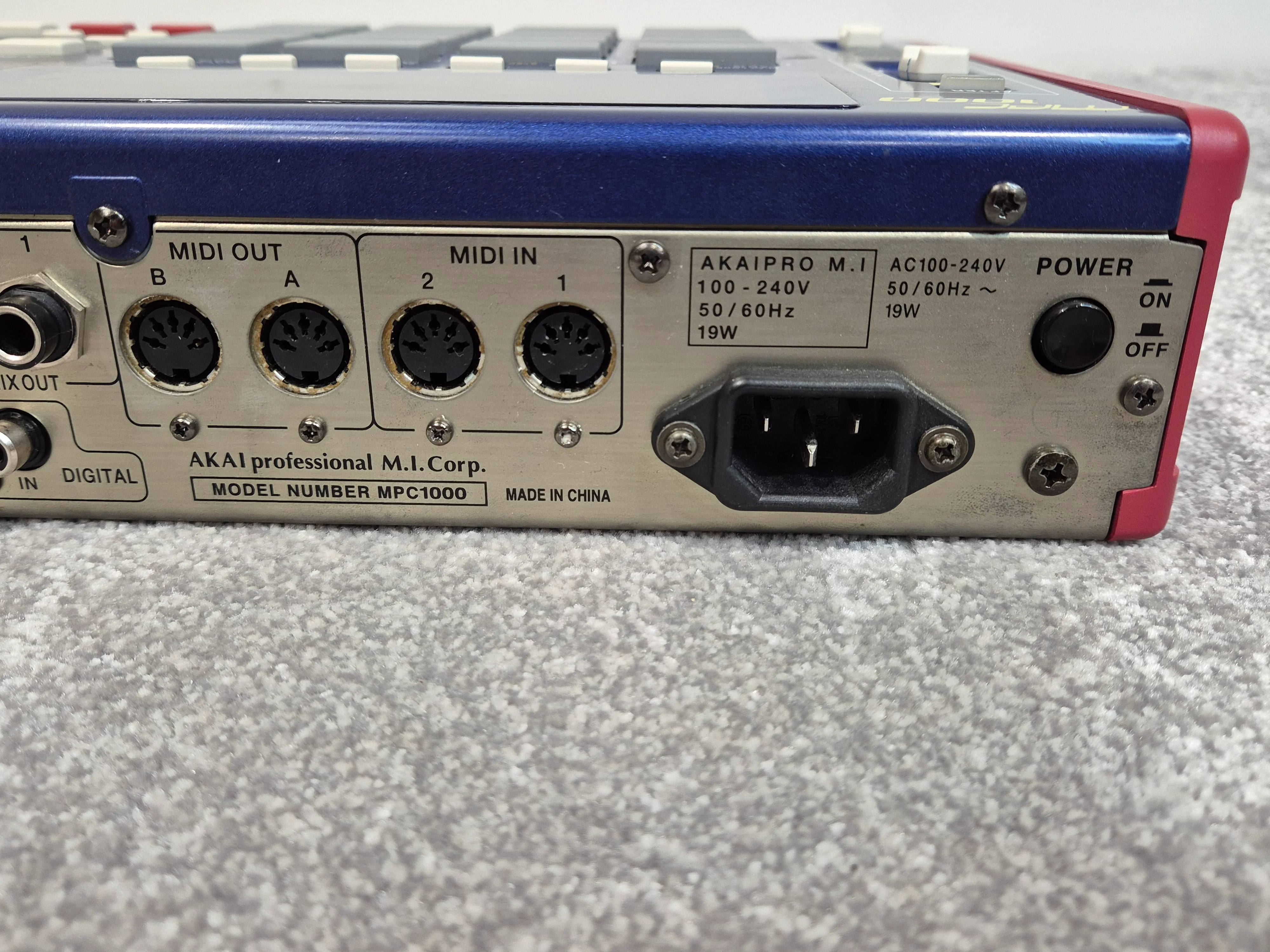 Akai Professional MPC 1000 - Digital Drum Machine and Sampler w/ Original Box - Image 11