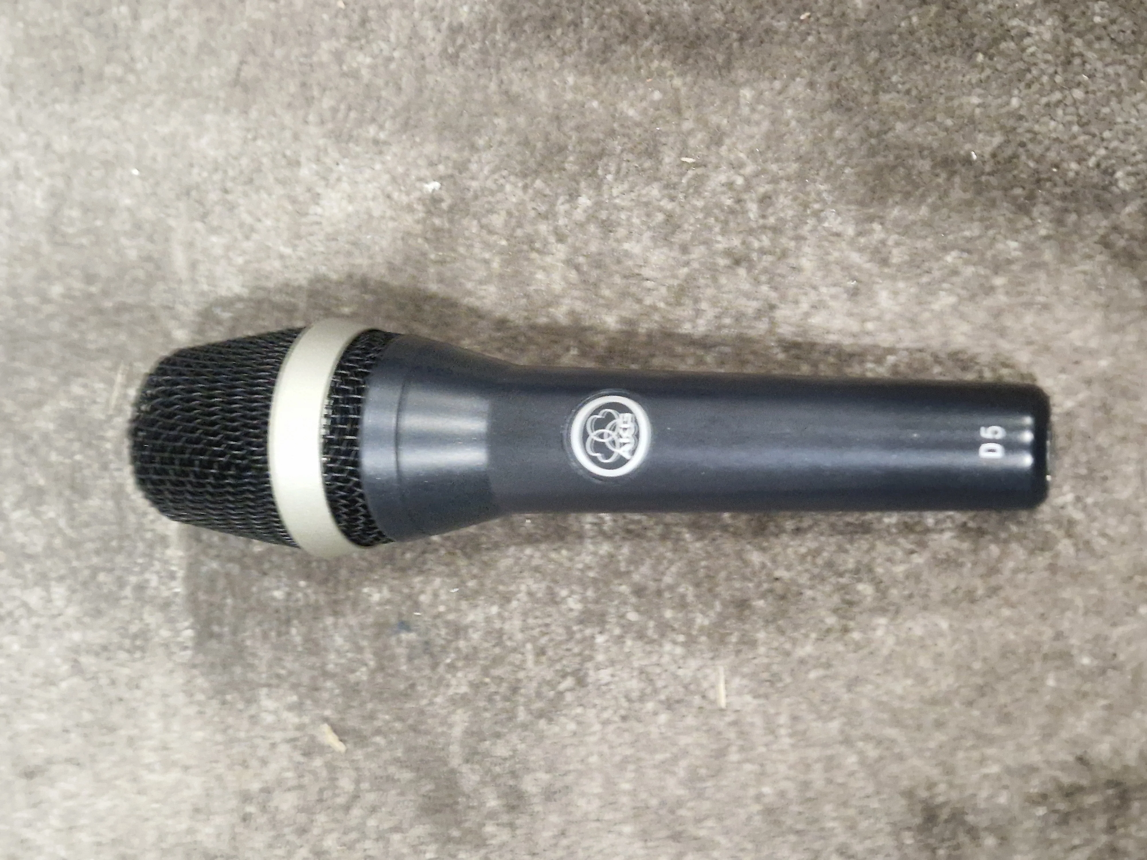 AKG D5 Dynamic Mic - Supercardioid Vocal Performance - Excellent w/ Soft Case & Mic Holder - Image 2