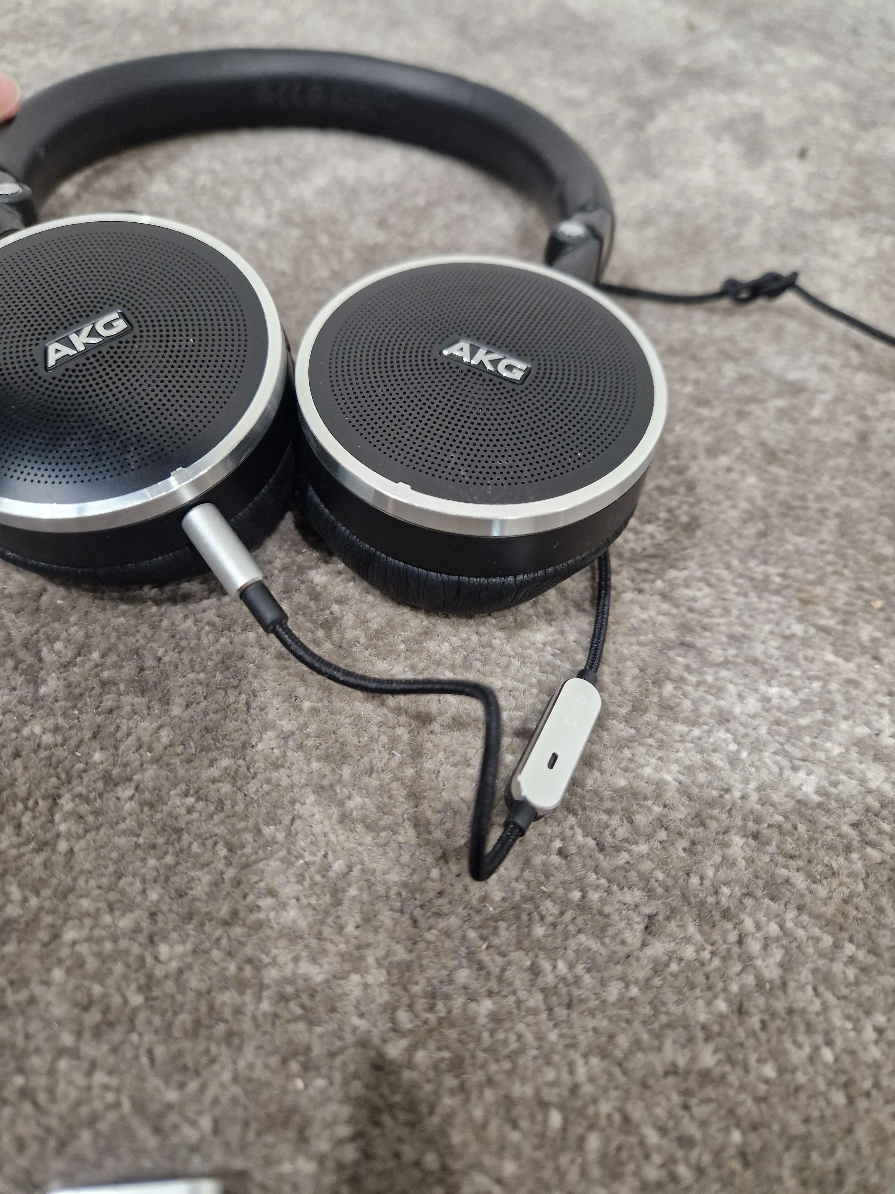 AKG N60NC - Noise Cancelling Headphones - Black - Excellent w/ Soft Case - Image 8