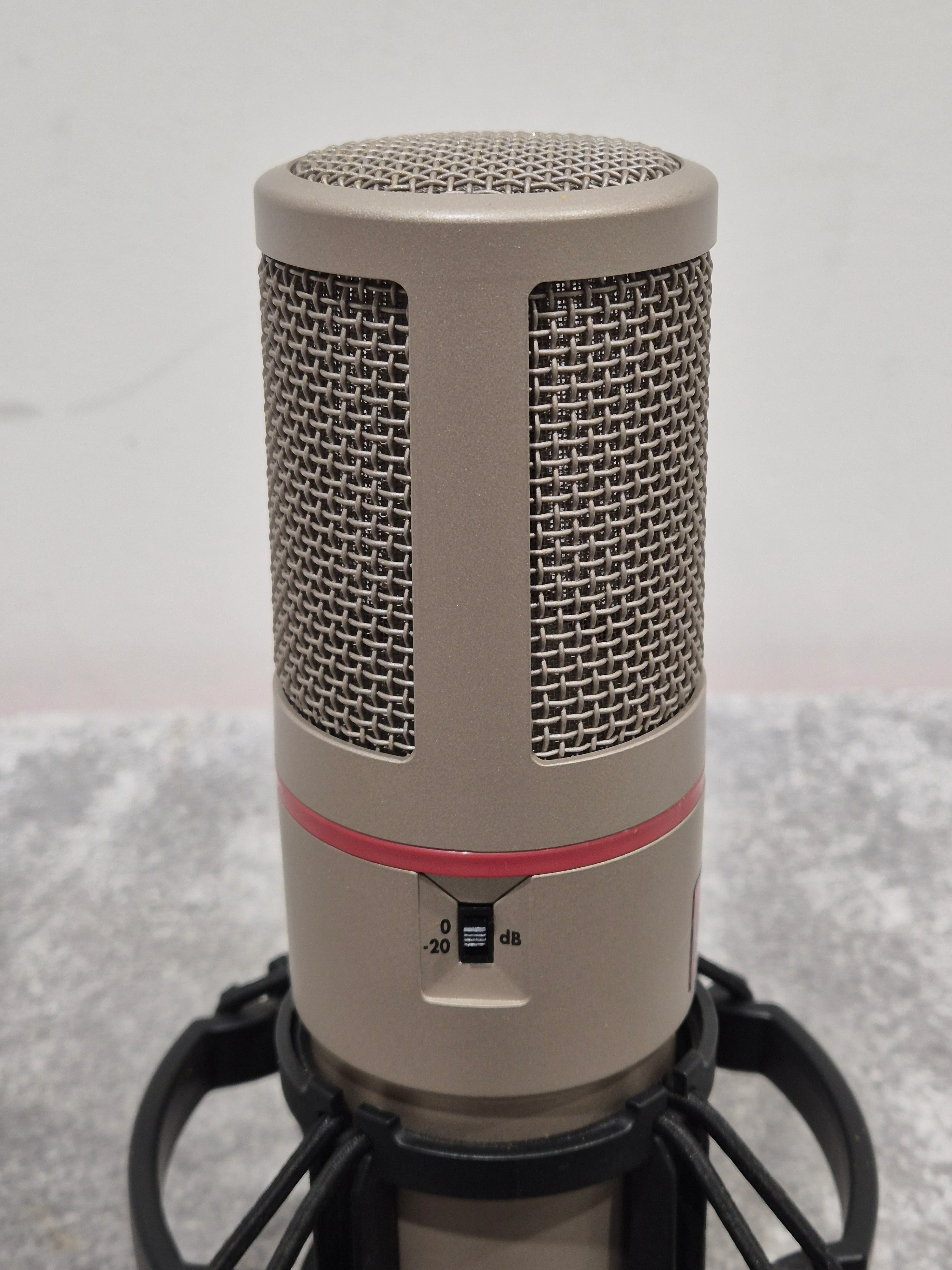 AKG SolidTube - Diaphragm Condenser Microphone w/ Flight Case - Image 4