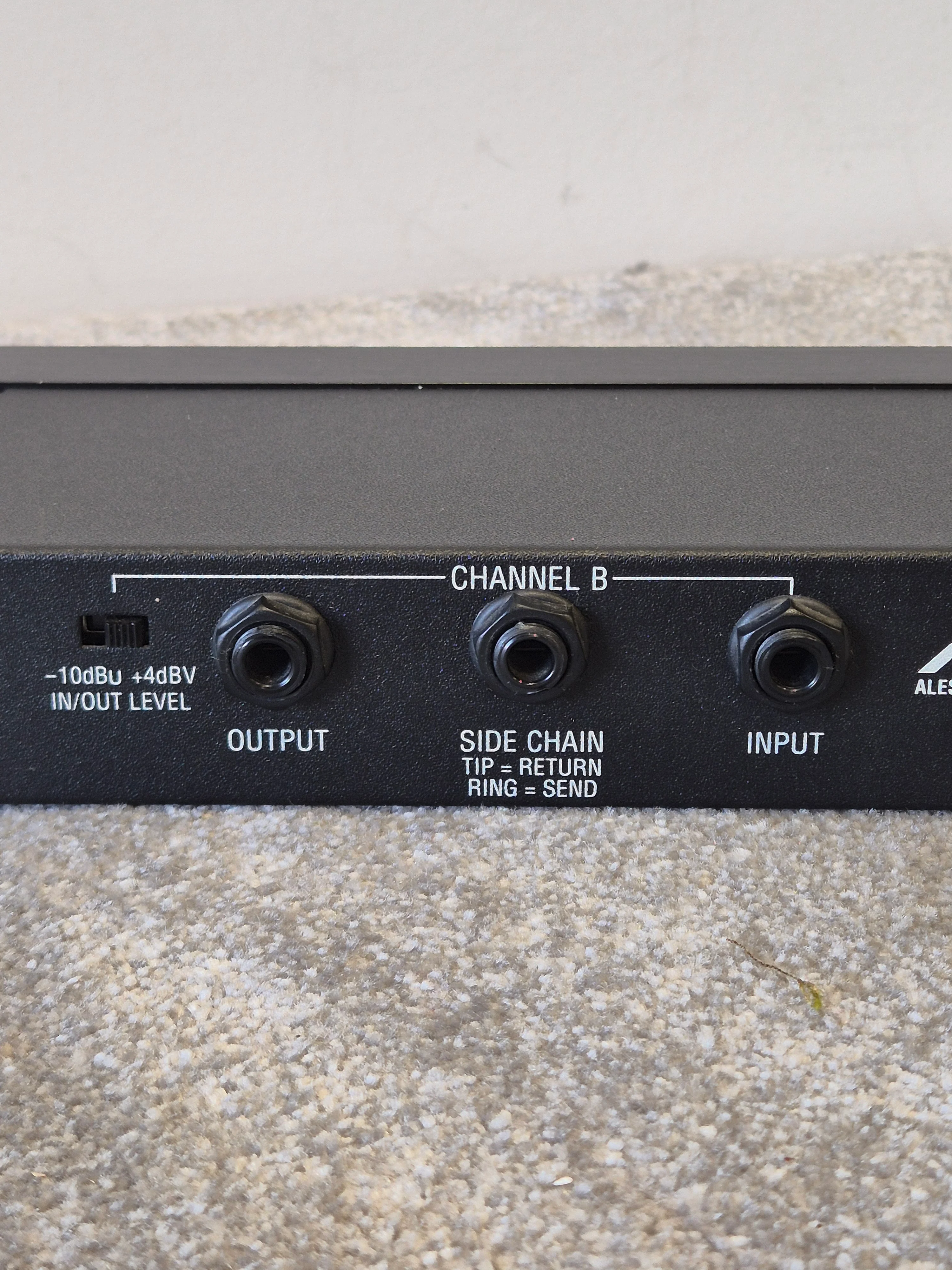 Alesis 3630 Compressor - Dual-Channel Compressor/Limiter w/ Original Box - Image 10
