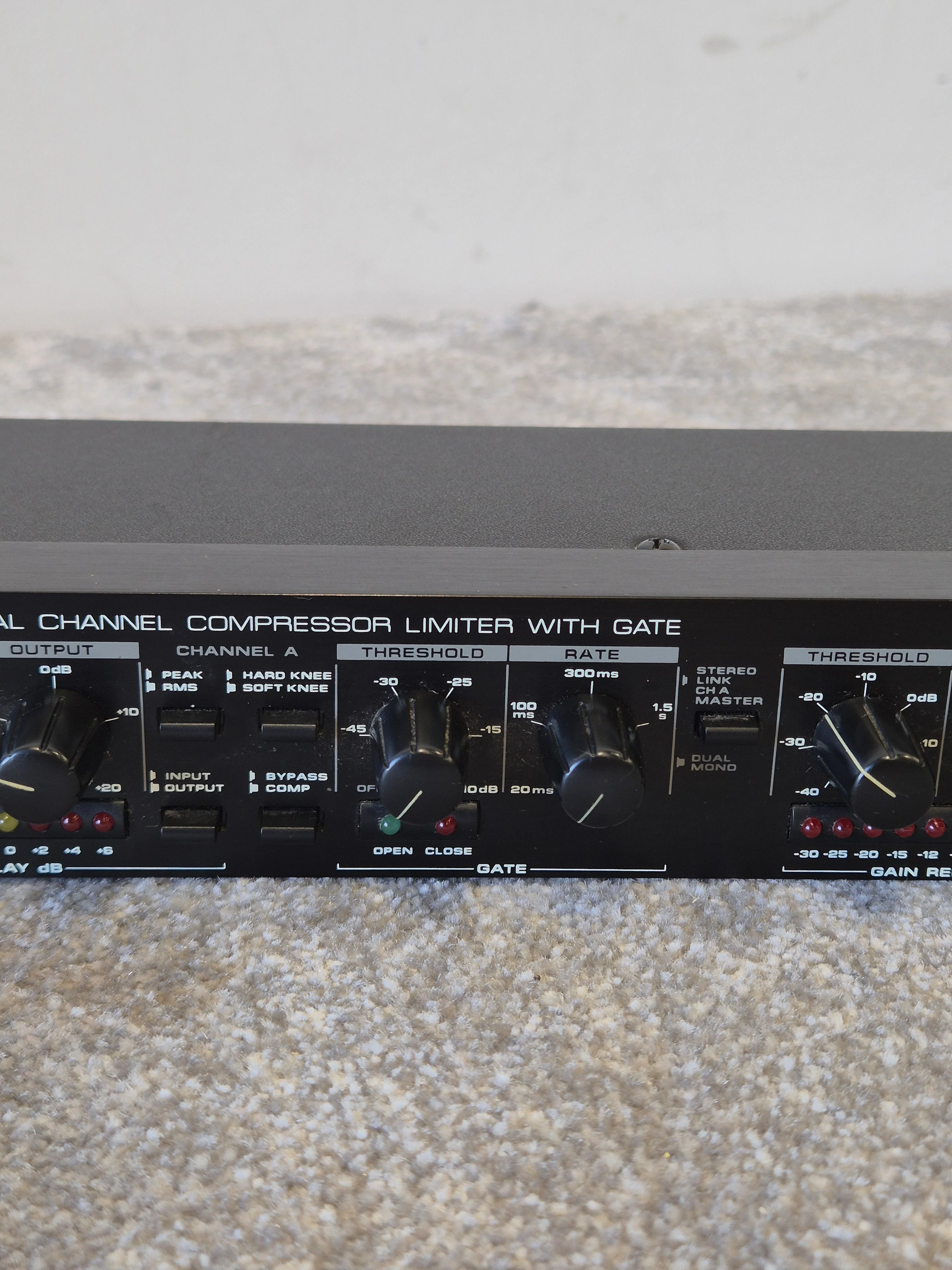 Alesis 3630 Compressor - Dual-Channel Compressor/Limiter w/ Original Box - Image 3