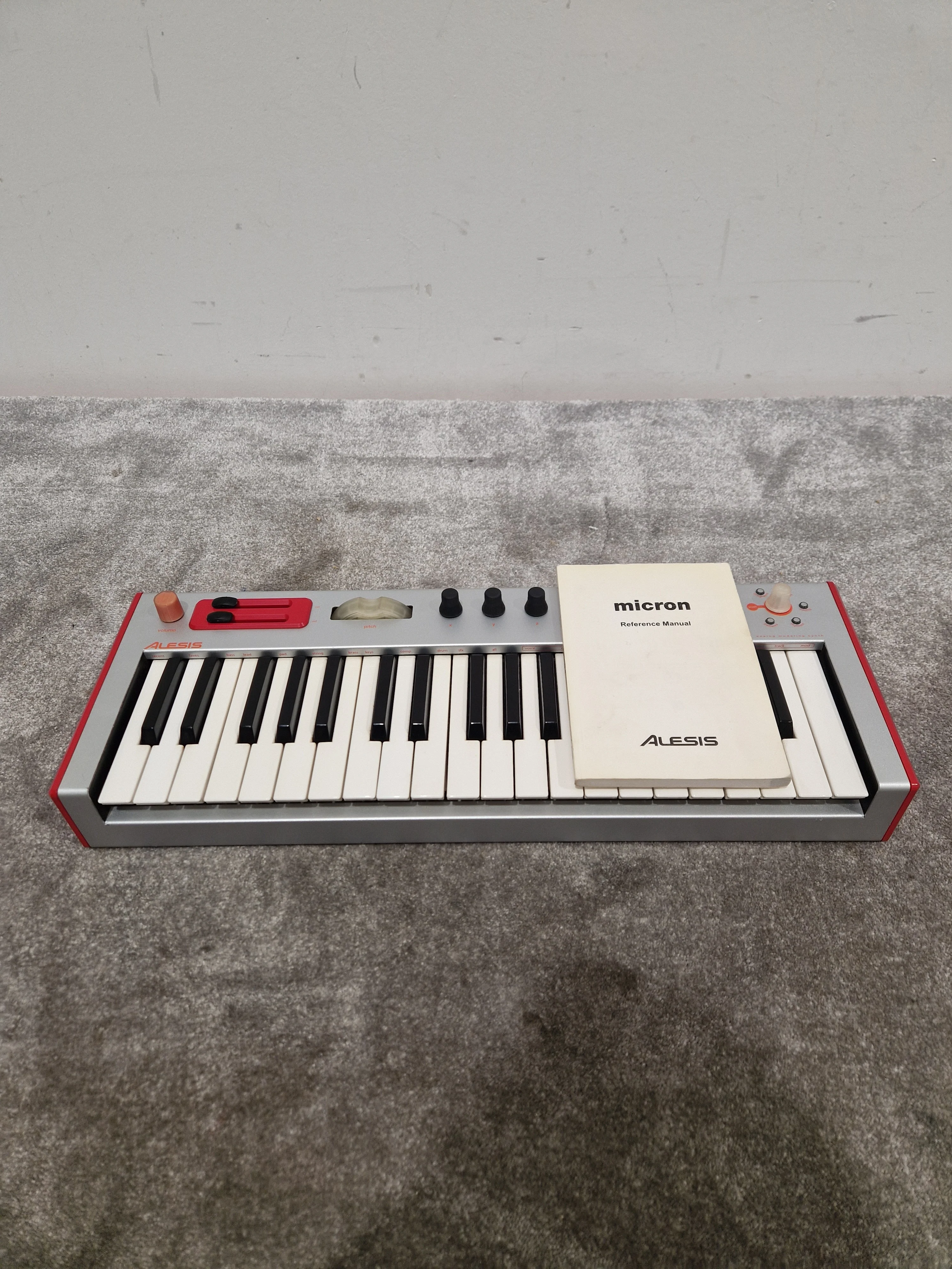 Alesis Micron Keyboard - 37-Key Synthesizer, Compact Design - Fair w/ Power Supply & Manuals - Image 2
