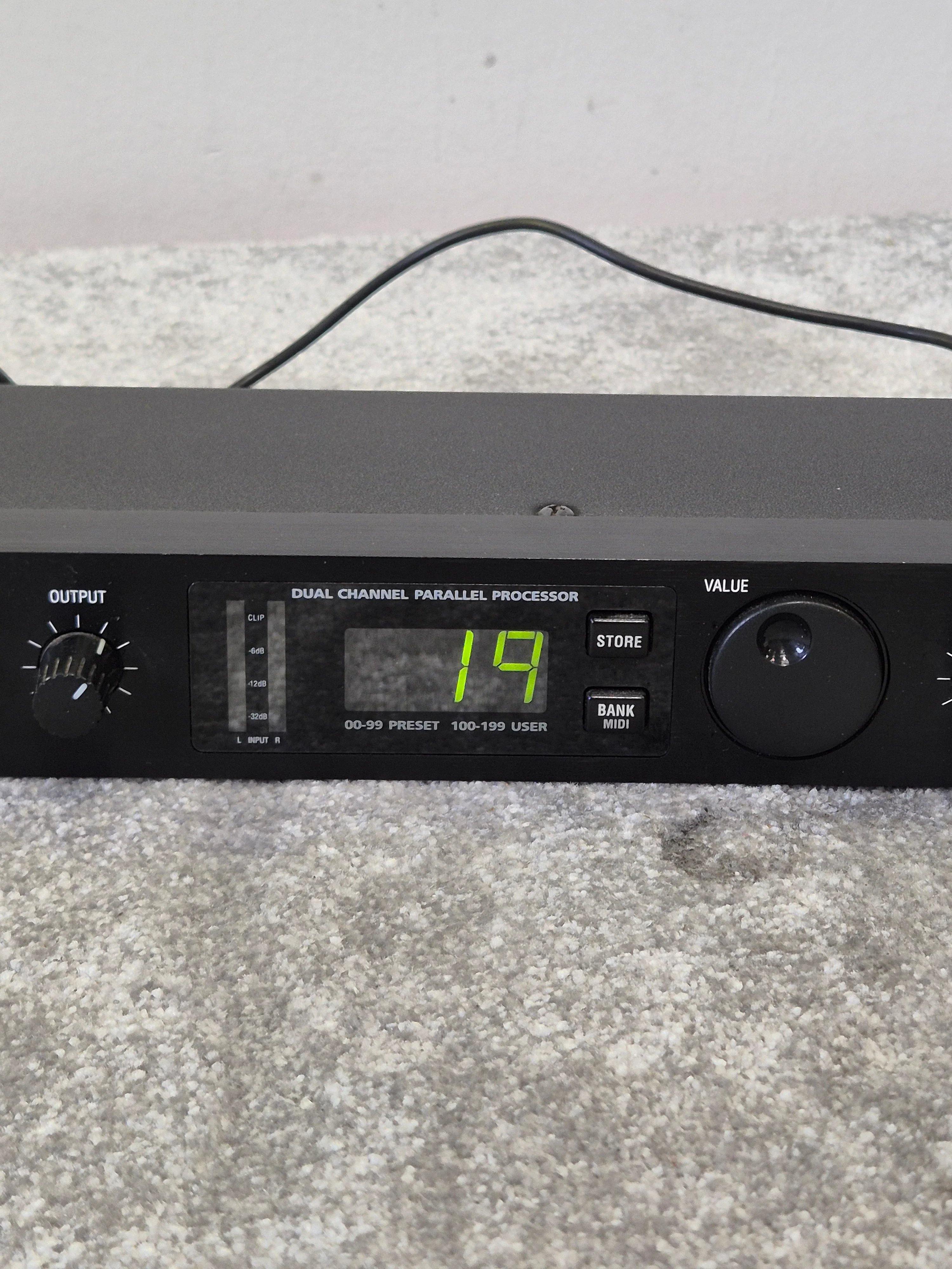 Alesis Microverb 4 - Digital Reverb Processor - Very Good w/ Original box - Image 3