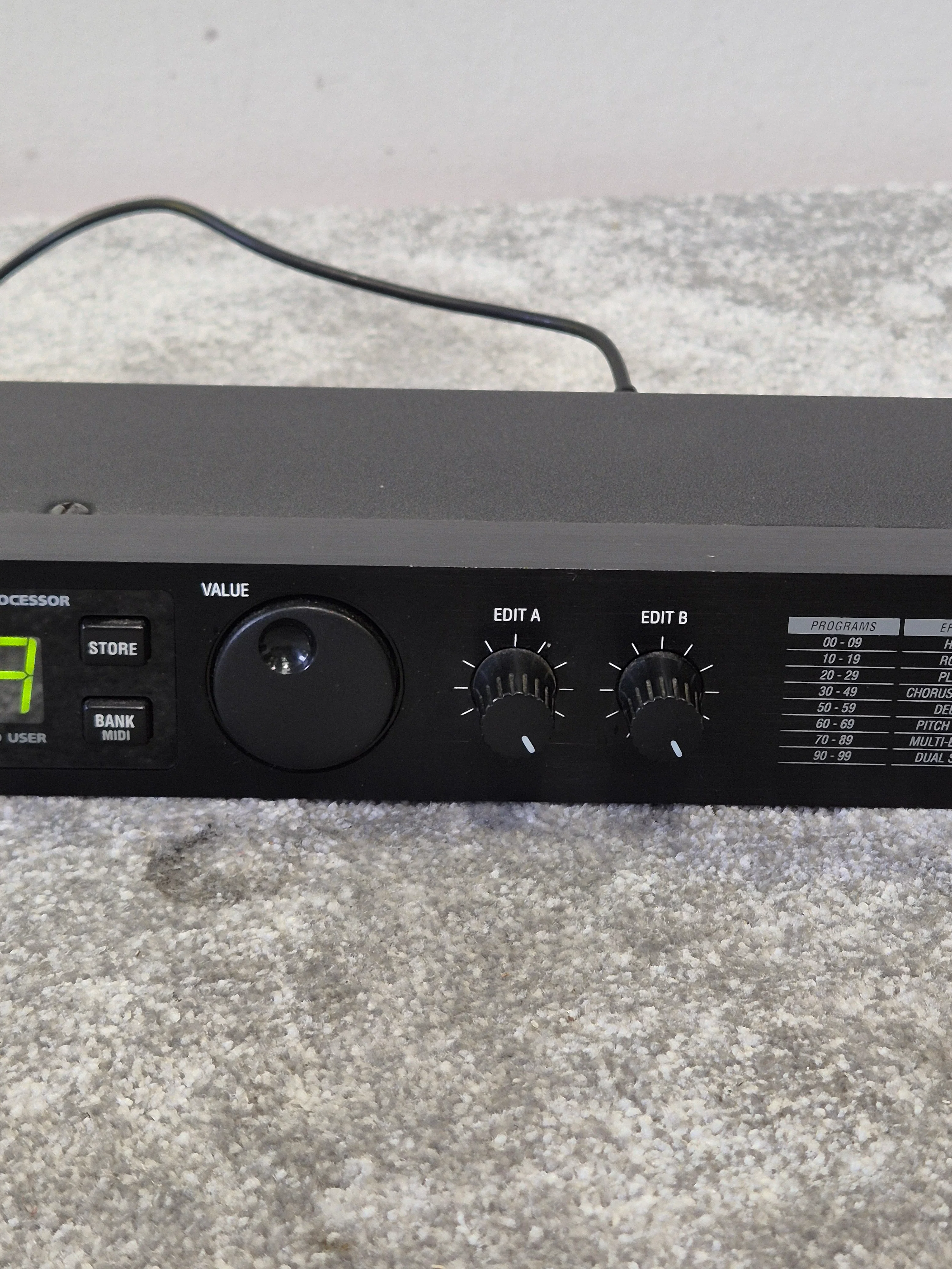 Alesis Microverb 4 - Digital Reverb Processor - Very Good w/ Original box - Image 4