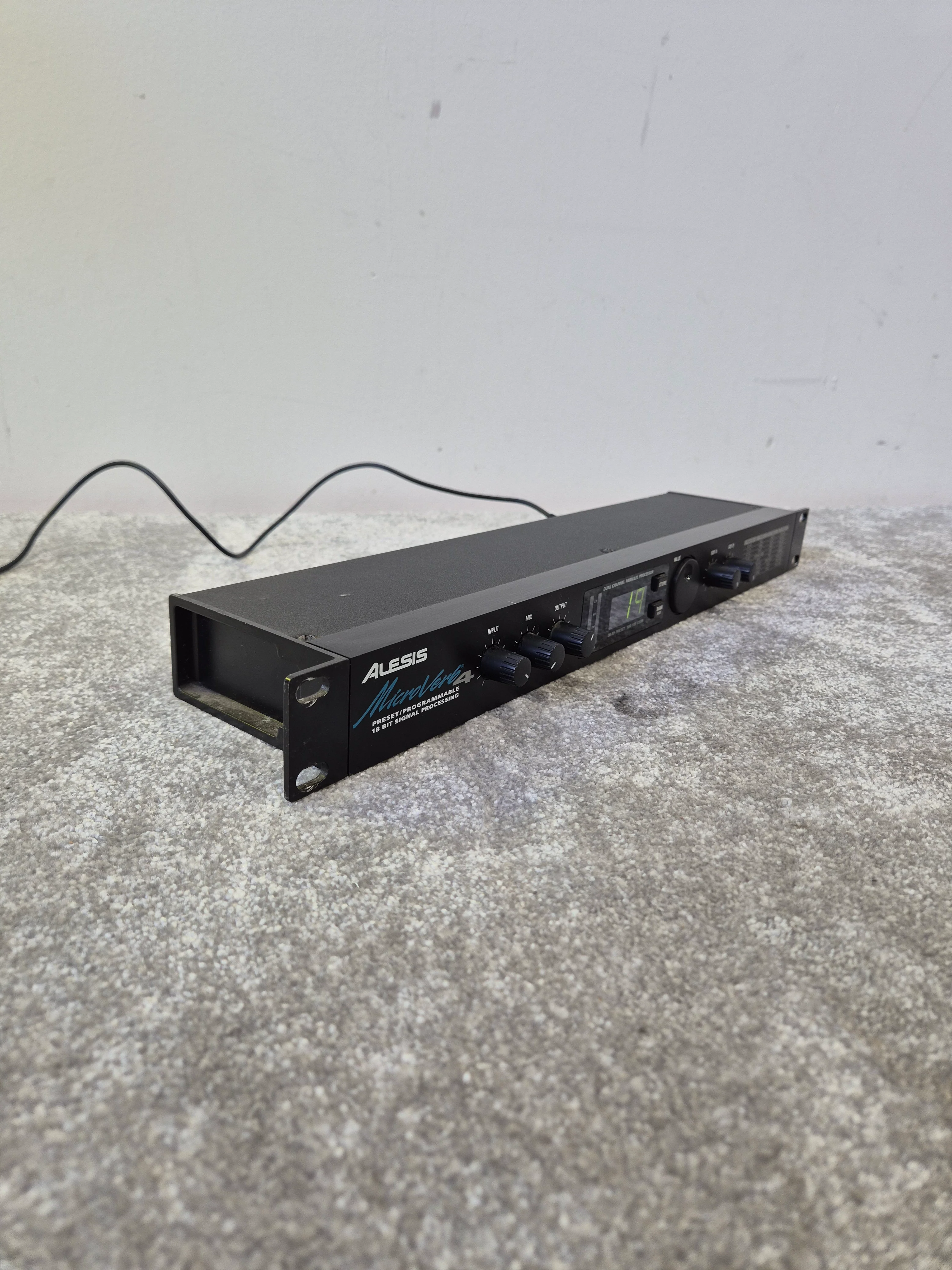 Alesis Microverb 4 - Digital Reverb Processor - Very Good w/ Original box - Image 6