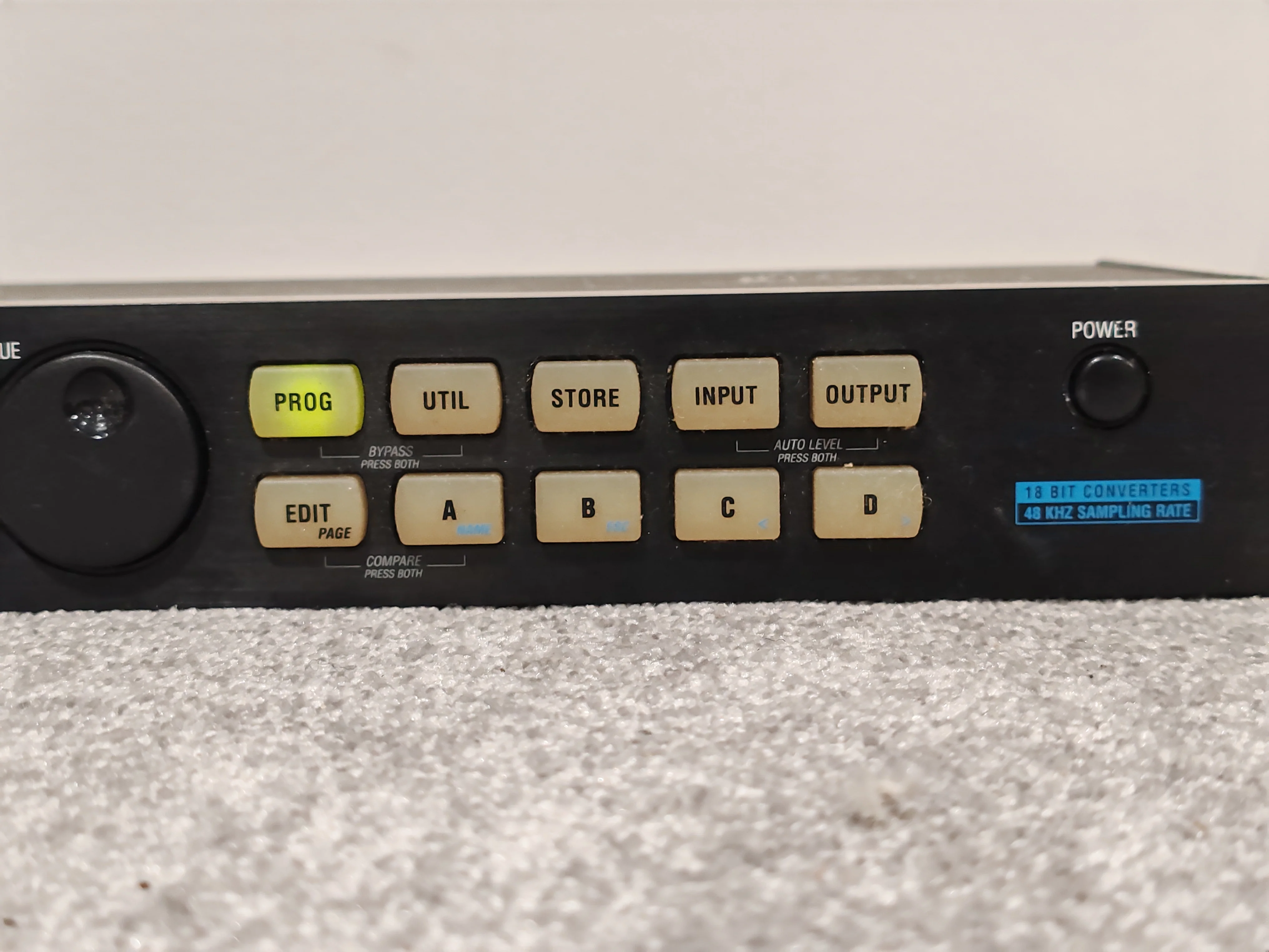 Alesis MidiVerb 4 - Advanced 18 Bit Fully Integrated Signal Processing - Image 2