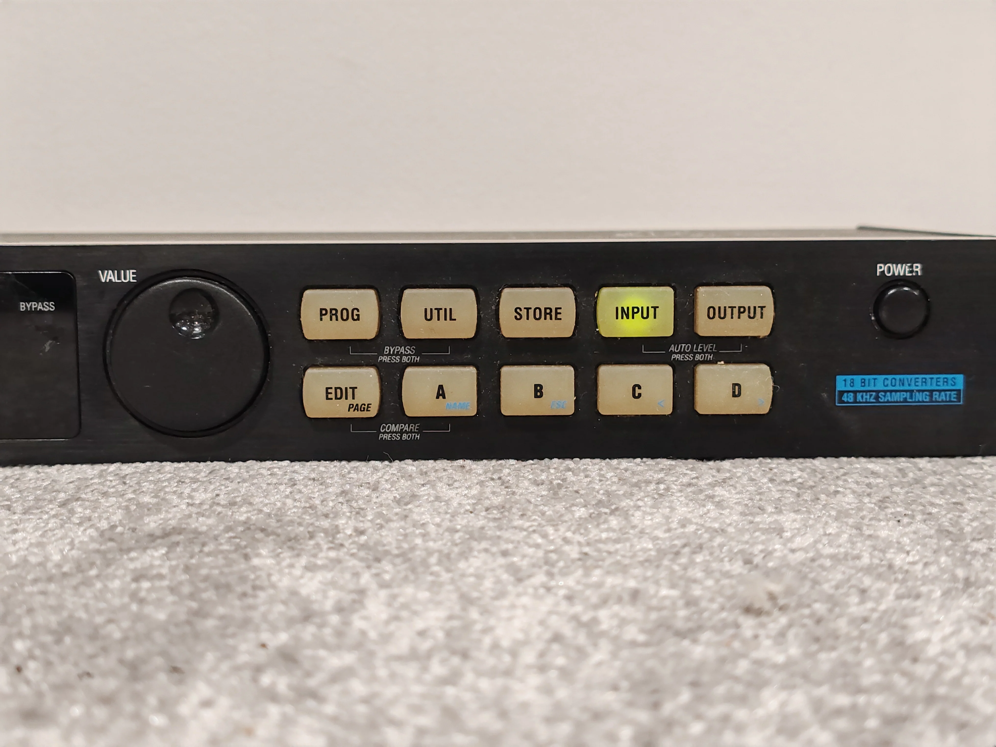Alesis MidiVerb 4 - Advanced 18 Bit Fully Integrated Signal Processing - Image 3