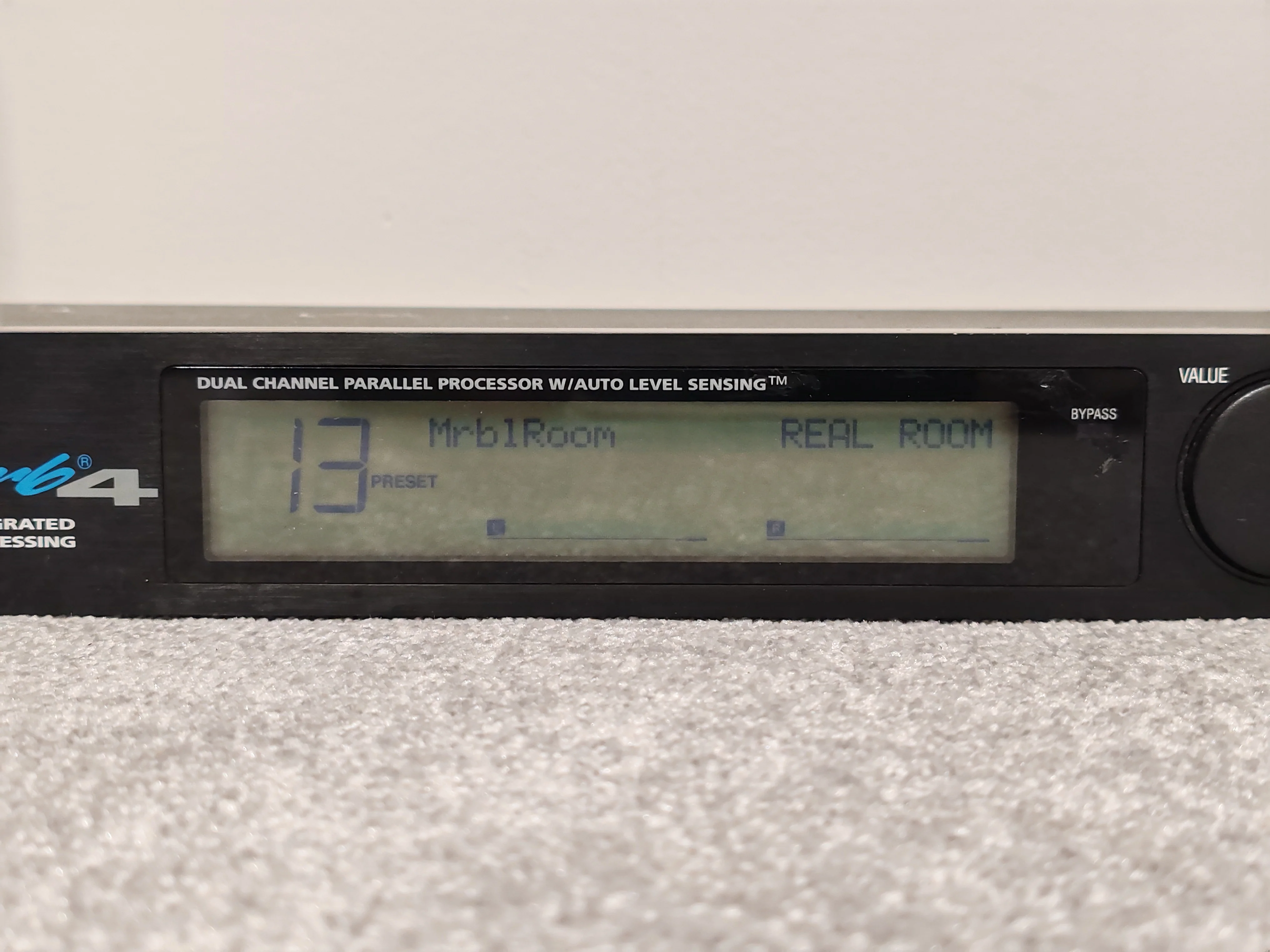 Alesis MidiVerb 4 - Advanced 18 Bit Fully Integrated Signal Processing - Image 4