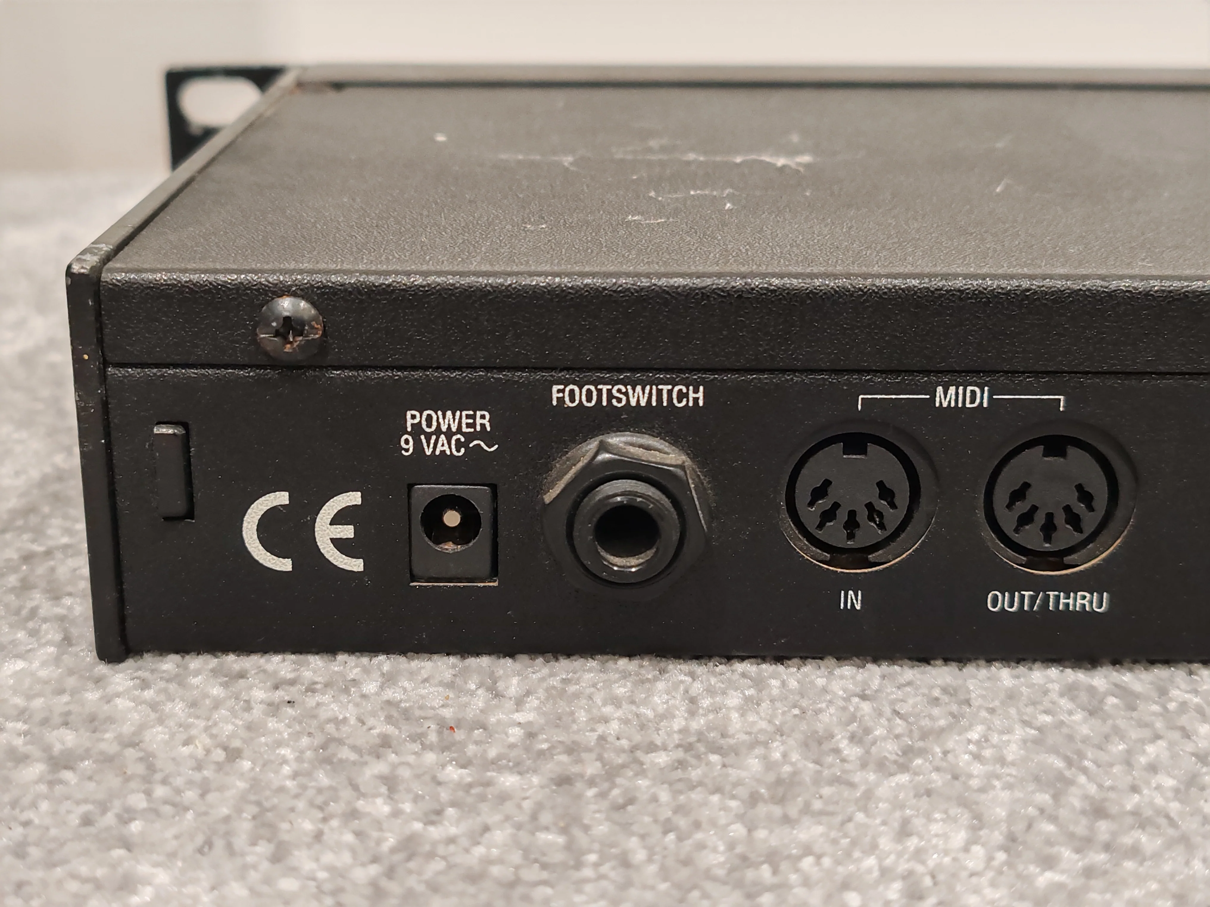 Alesis MidiVerb 4 - Advanced 18 Bit Fully Integrated Signal Processing - Image 8