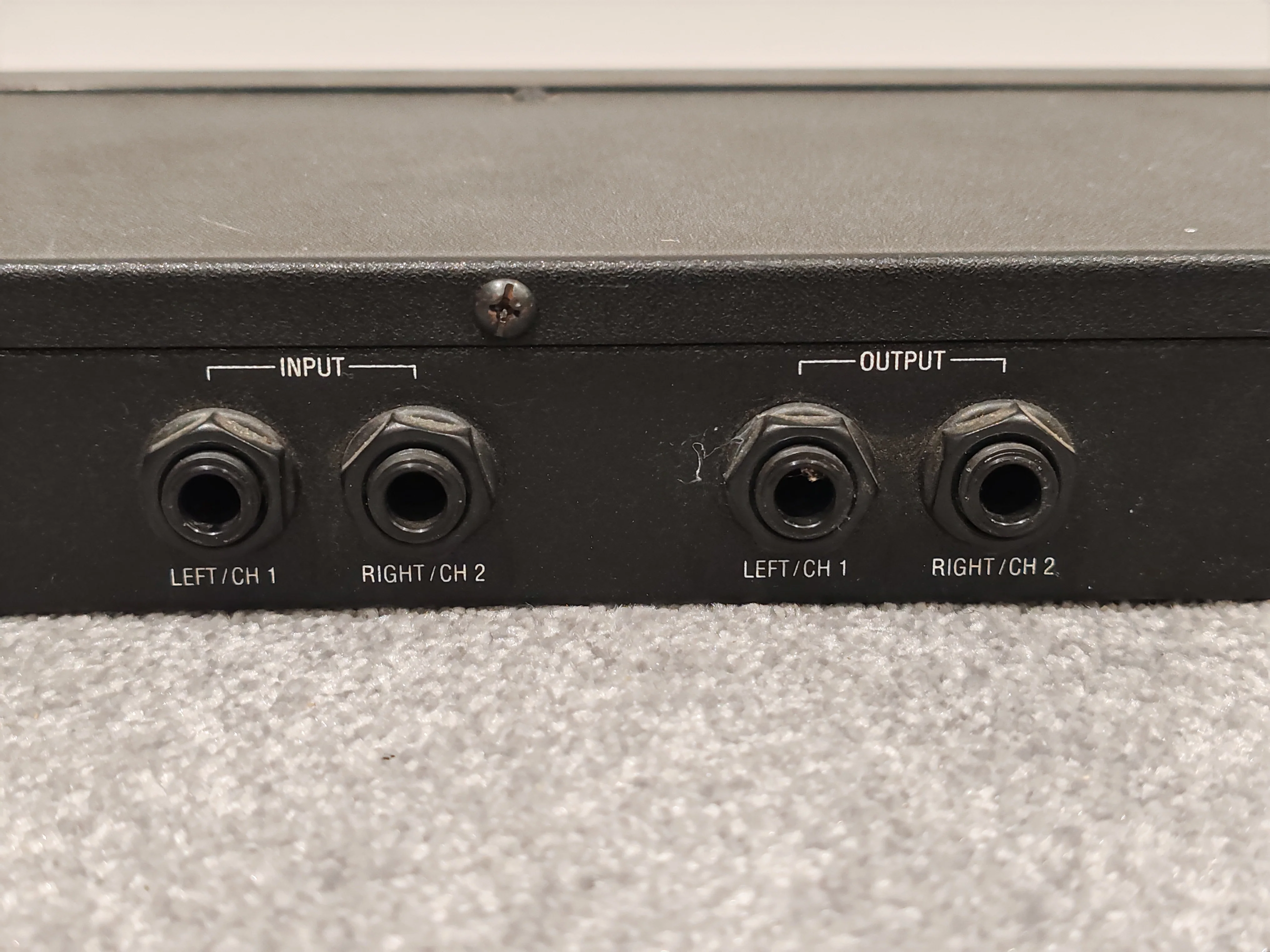 Alesis MidiVerb 4 - Advanced 18 Bit Fully Integrated Signal Processing - Image 9