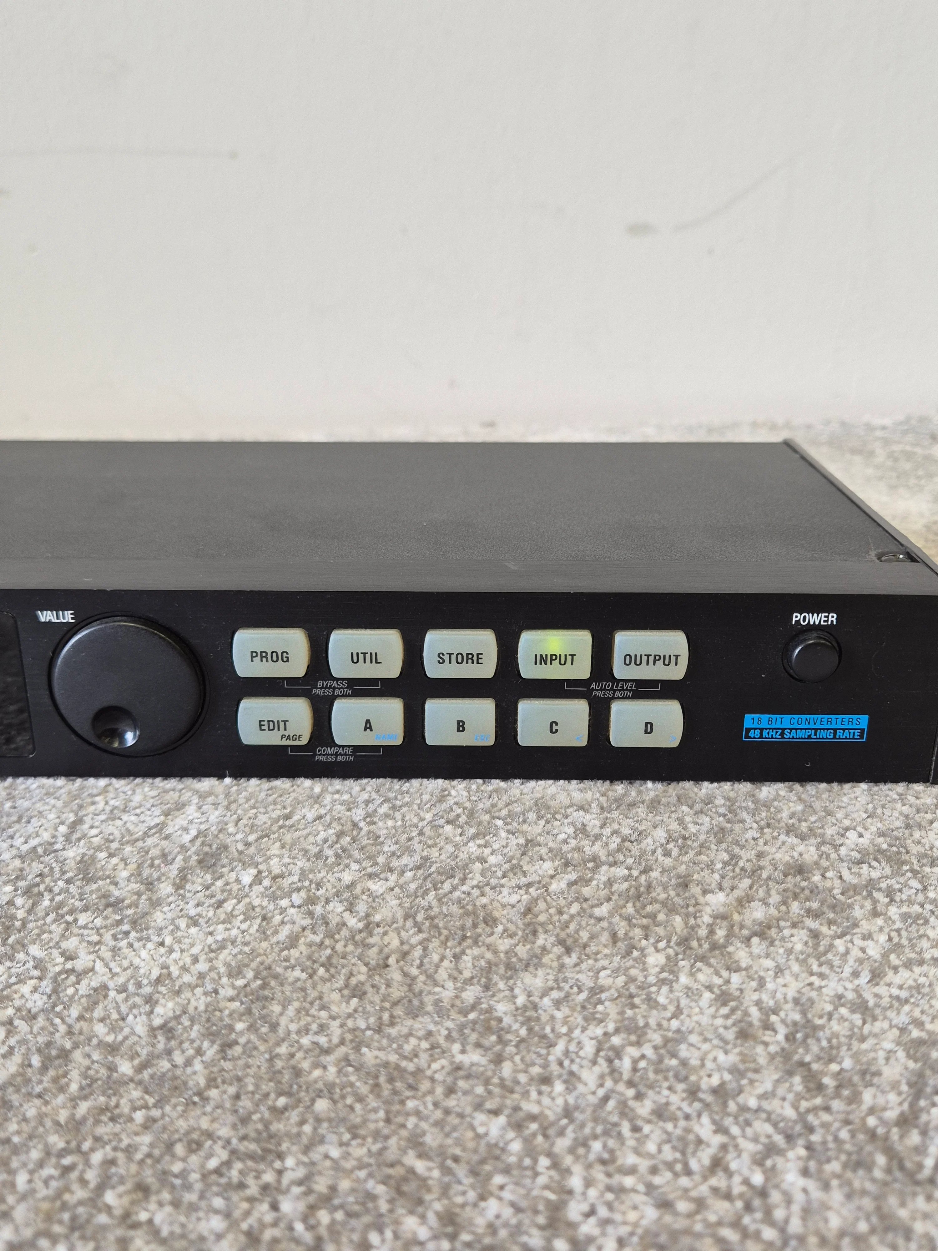 Alesis MidiVerb 4 - Dual-Channel Digital Signal Processor - Image 3
