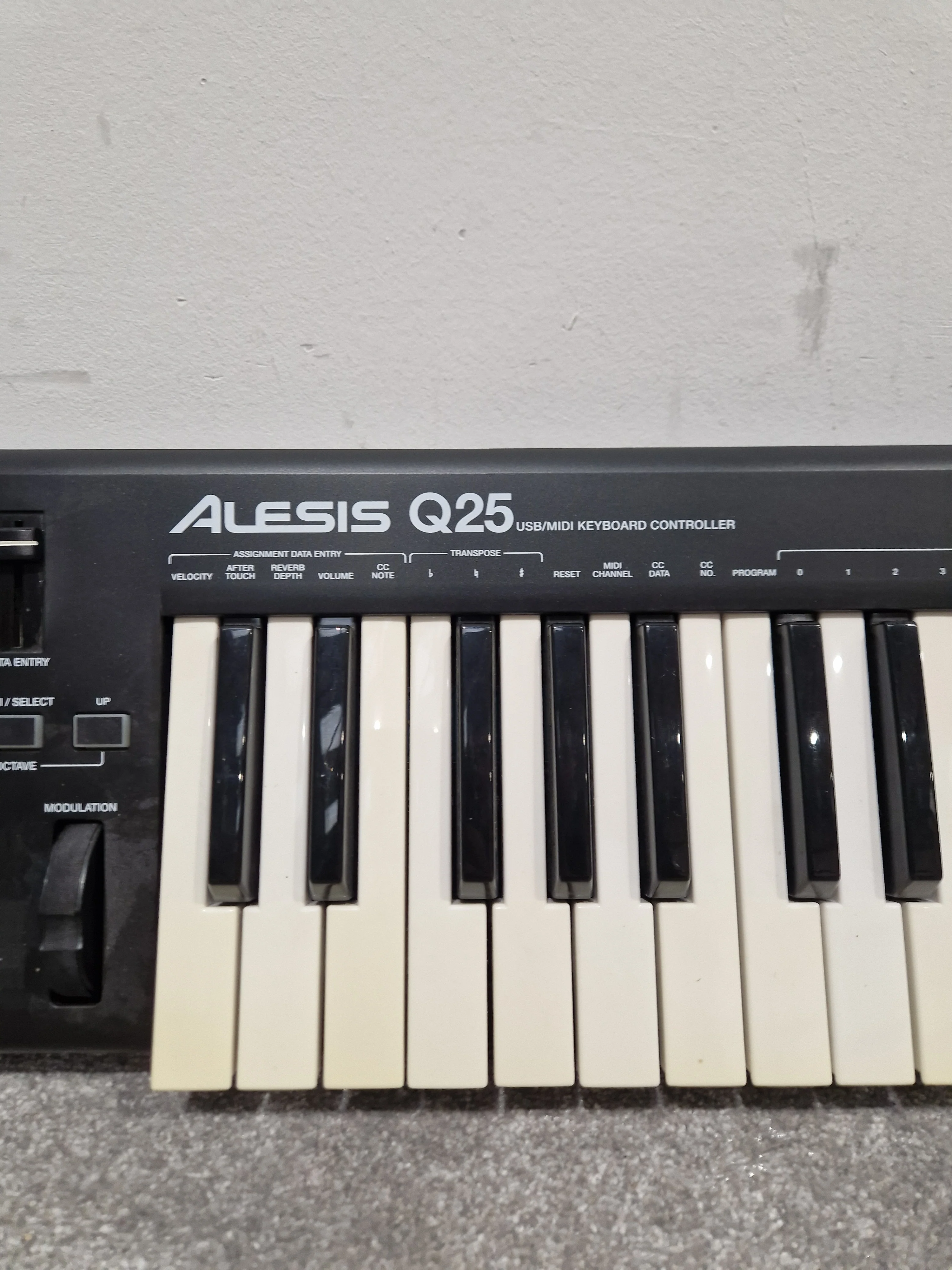 Alesis Q25 - 25-Key MIDI Keyboard Controller - Black - Good - Image 4