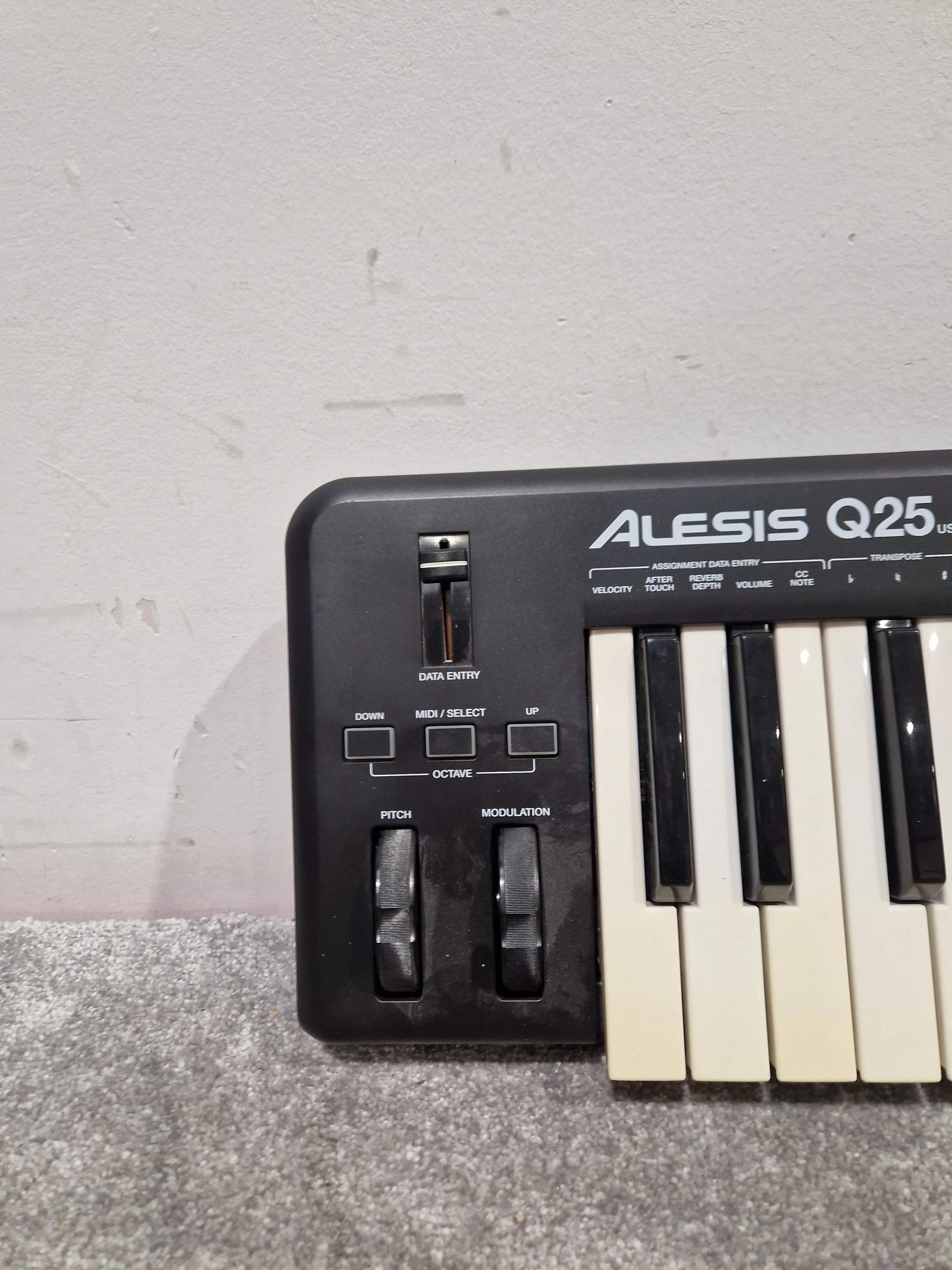 Alesis Q25 - 25-Key MIDI Keyboard Controller - Black - Good - Image 5