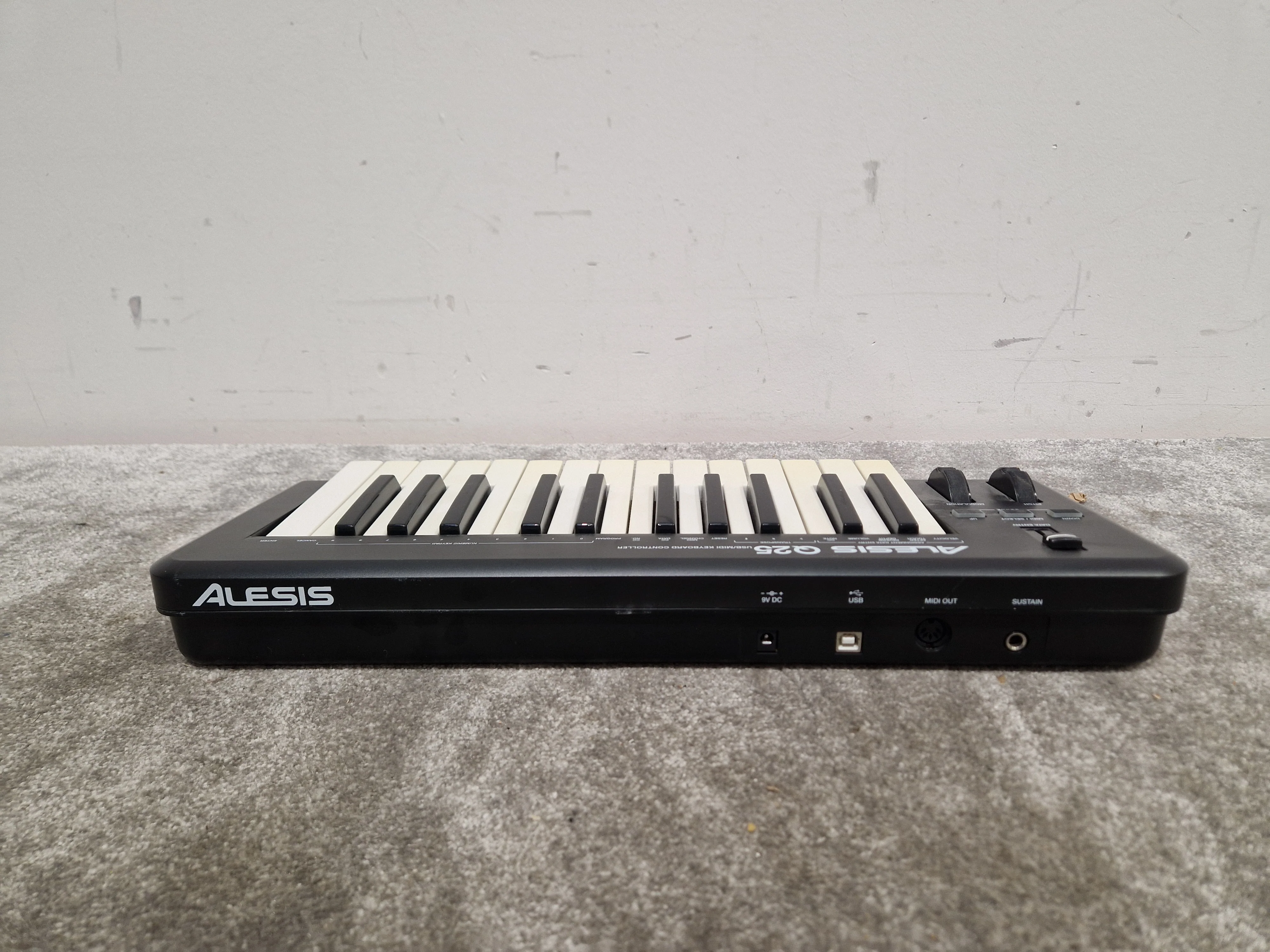Alesis Q25 - 25-Key MIDI Keyboard Controller - Black - Good - Image 6