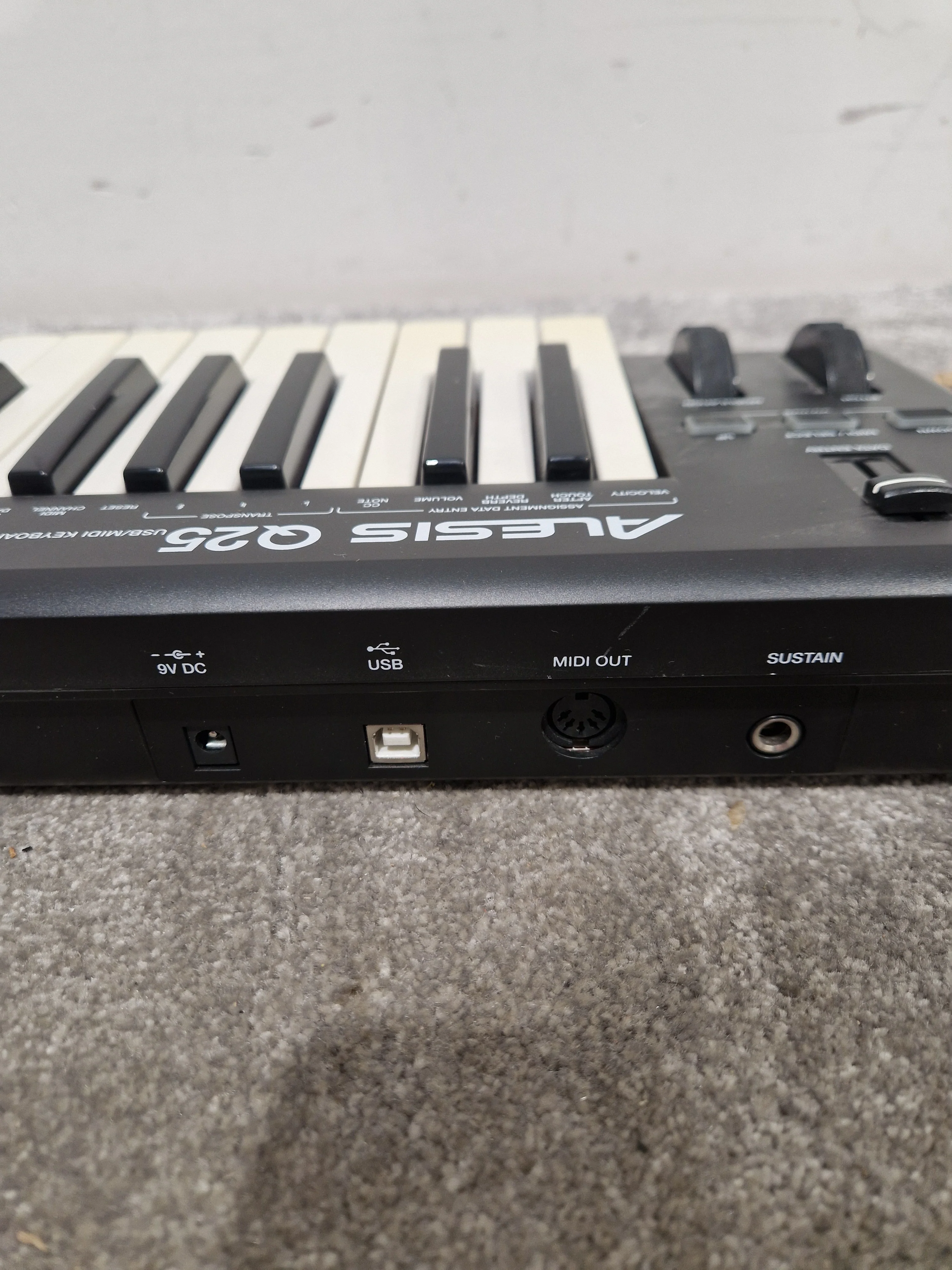 Alesis Q25 - 25-Key MIDI Keyboard Controller - Black - Good - Image 7