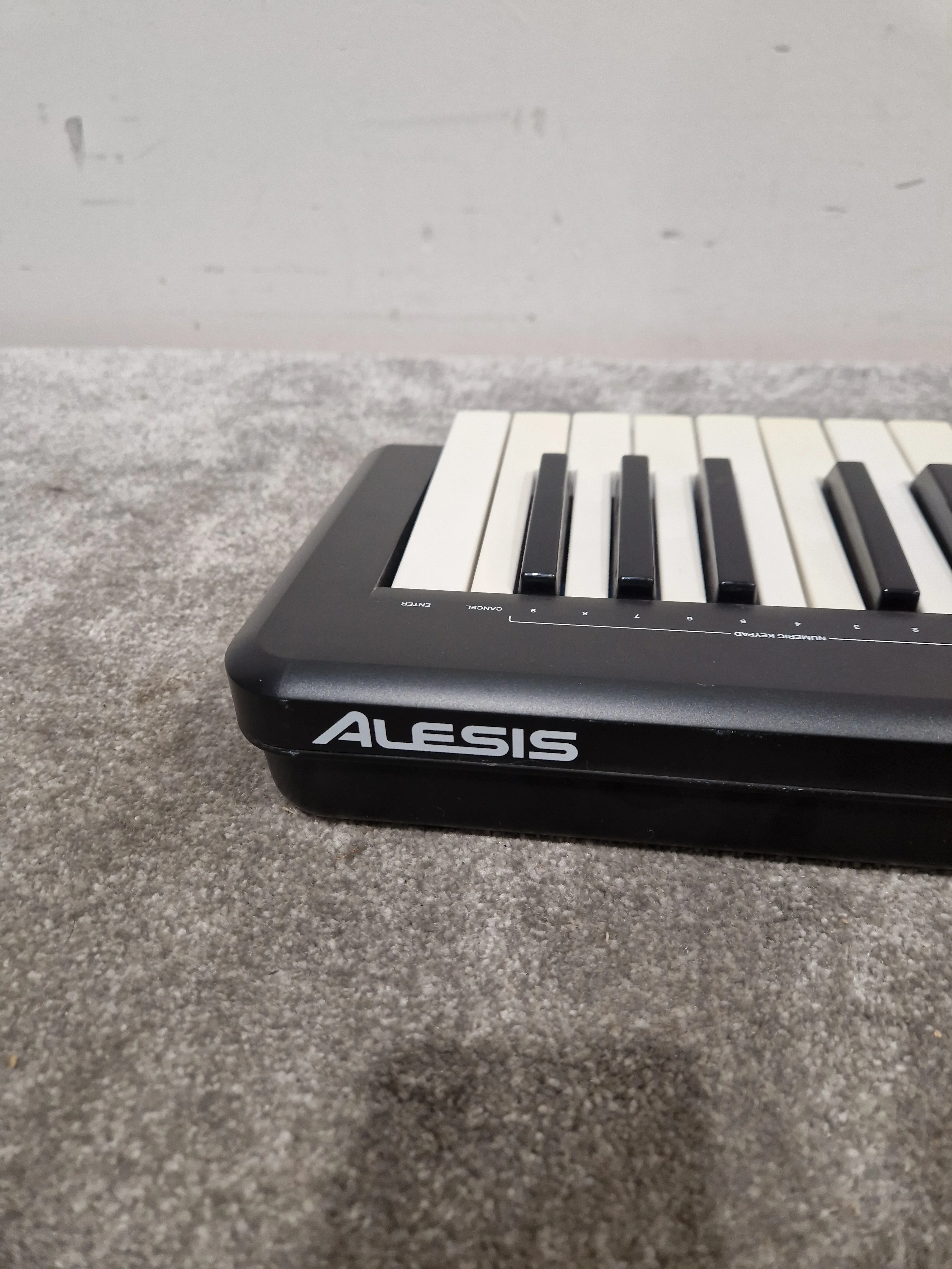 Alesis Q25 - 25-Key MIDI Keyboard Controller - Black - Good - Image 8