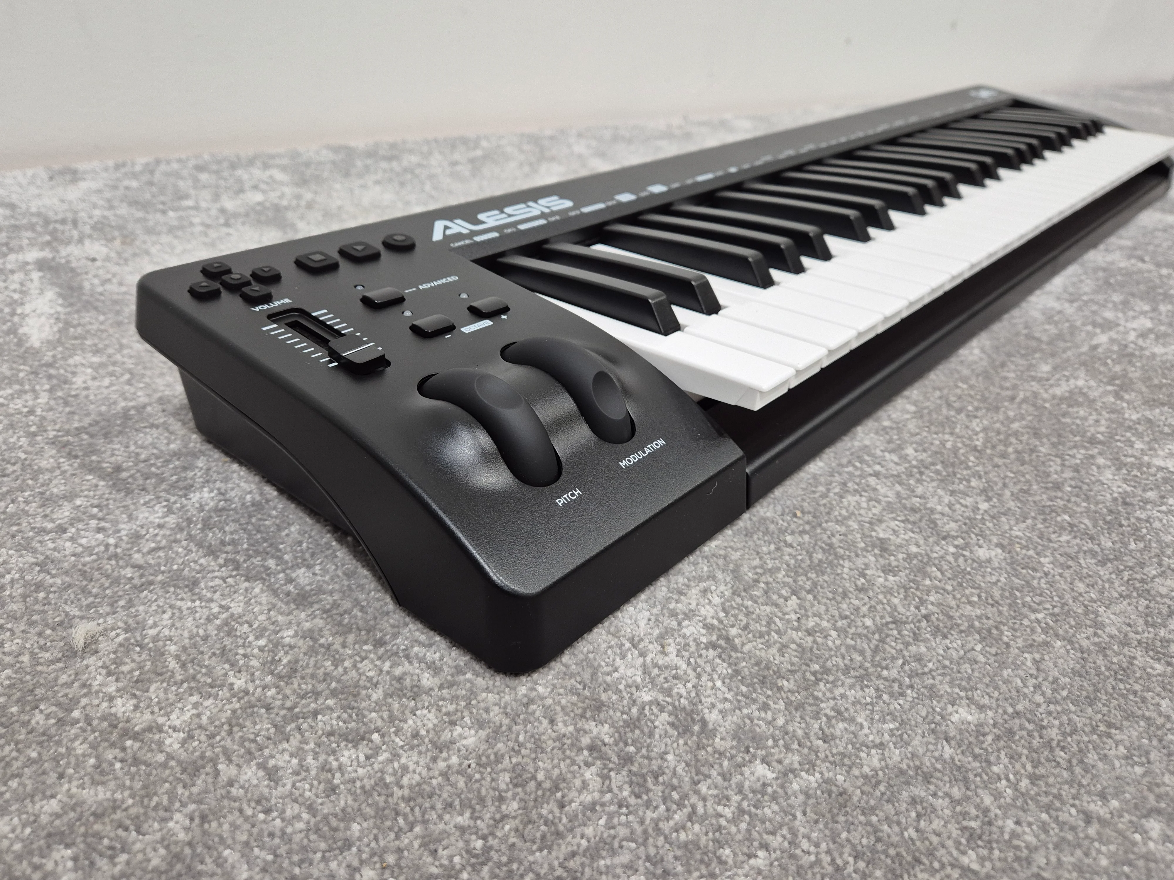 Alesis Q49 - 49-Note MIDI Keyboard Controller - USB - Image 5