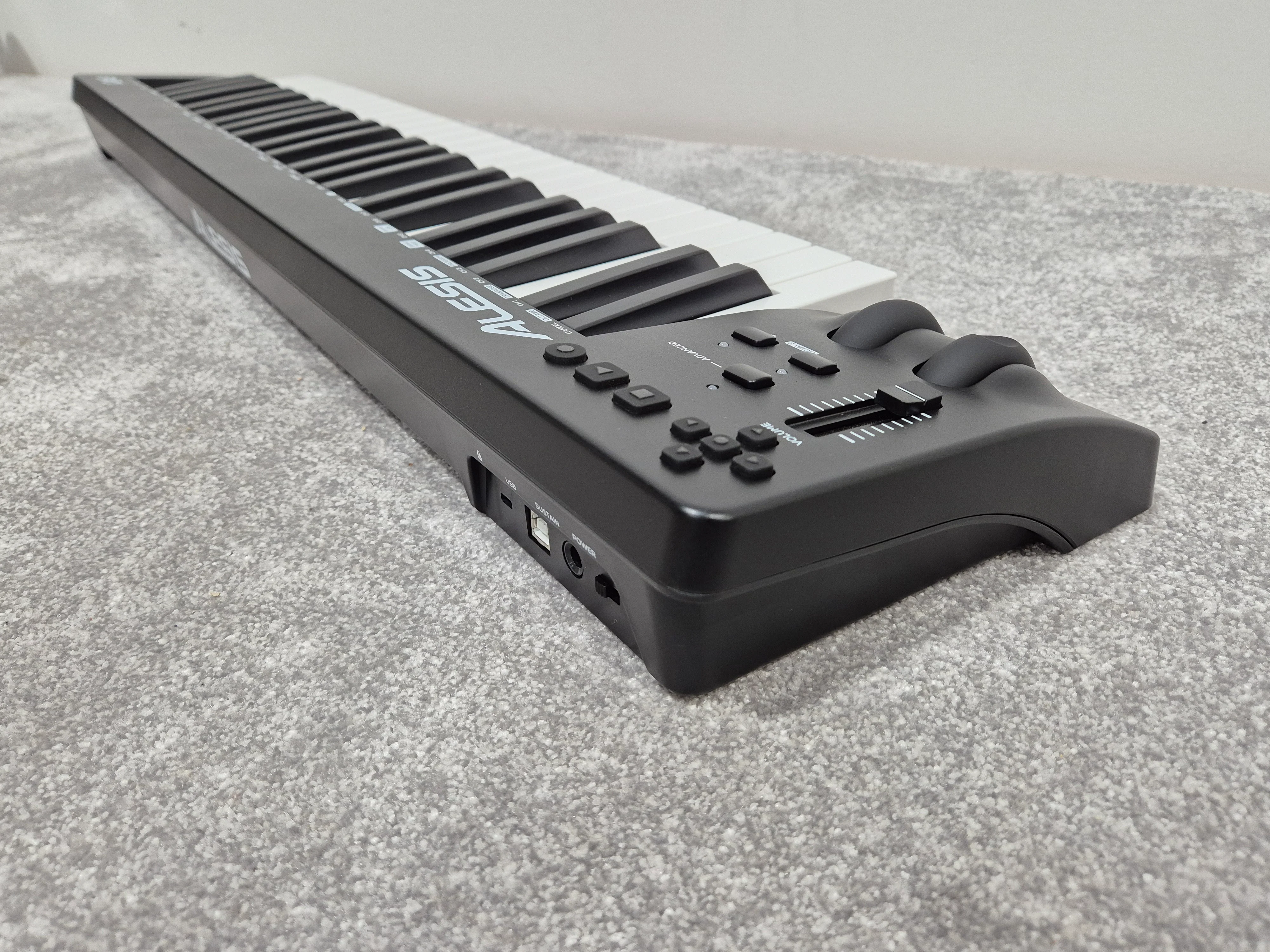 Alesis Q49 - 49-Note MIDI Keyboard Controller - USB - Image 6