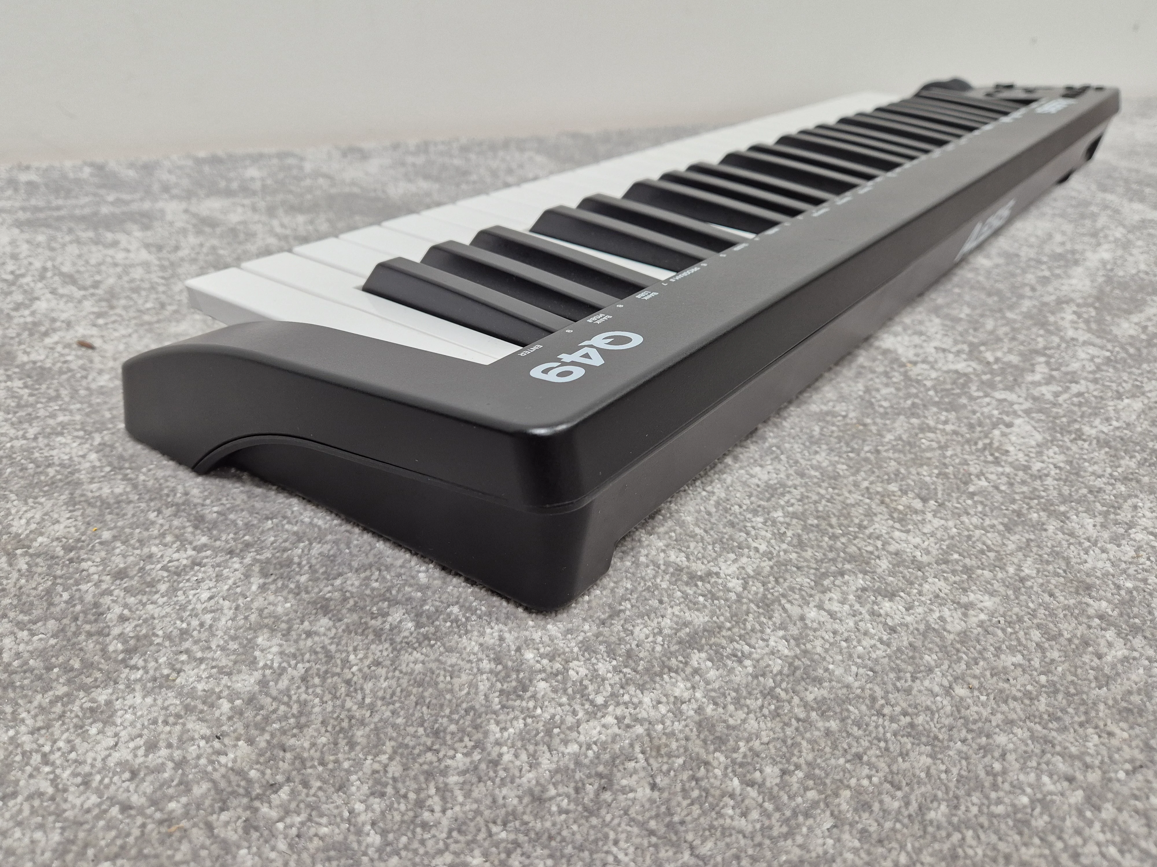 Alesis Q49 - 49-Note MIDI Keyboard Controller - USB - Image 8