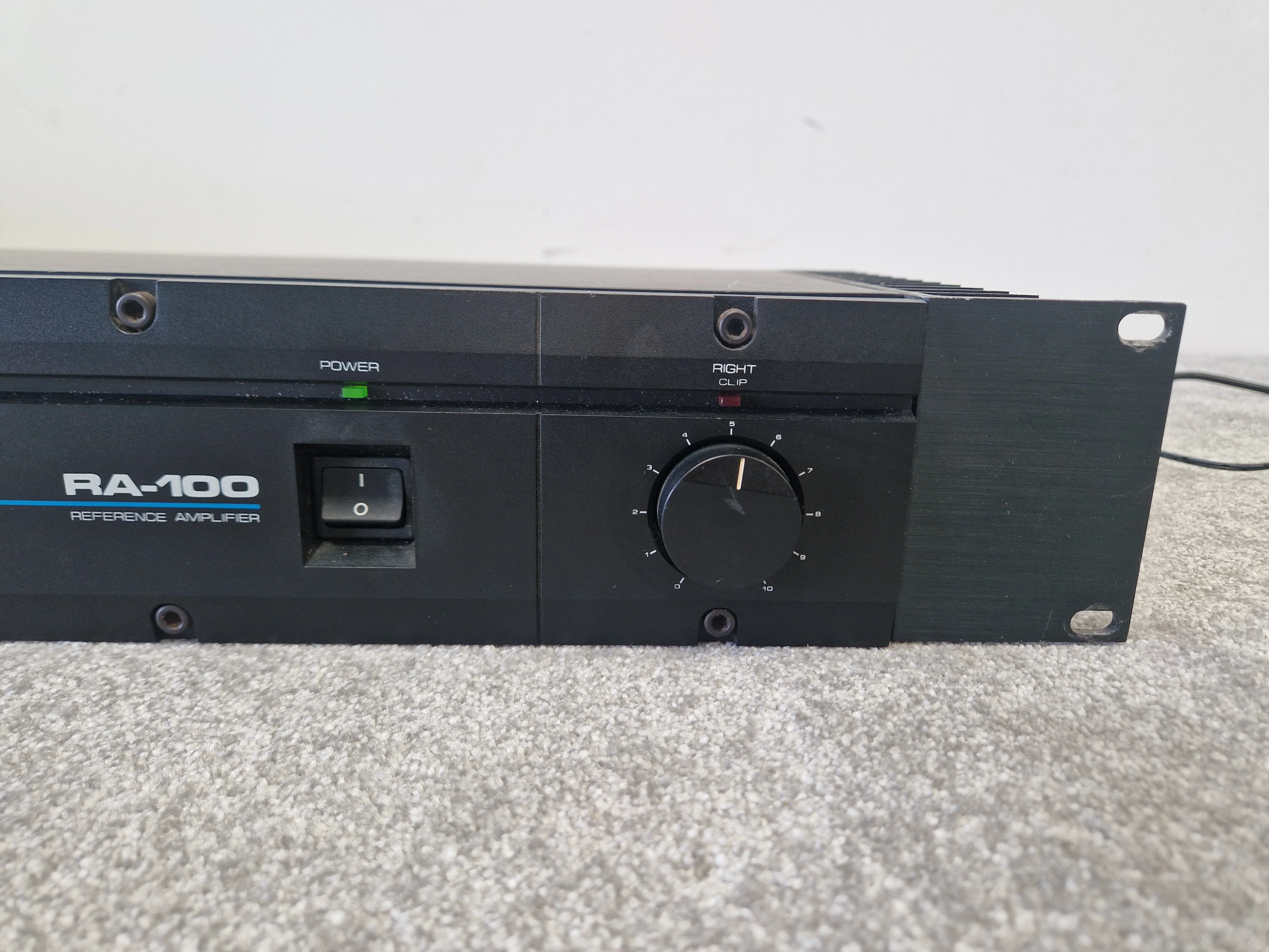 Alesis RA-100 Reference Amplifier – 100W Stereo Rackmount Amp - Good - Image 3