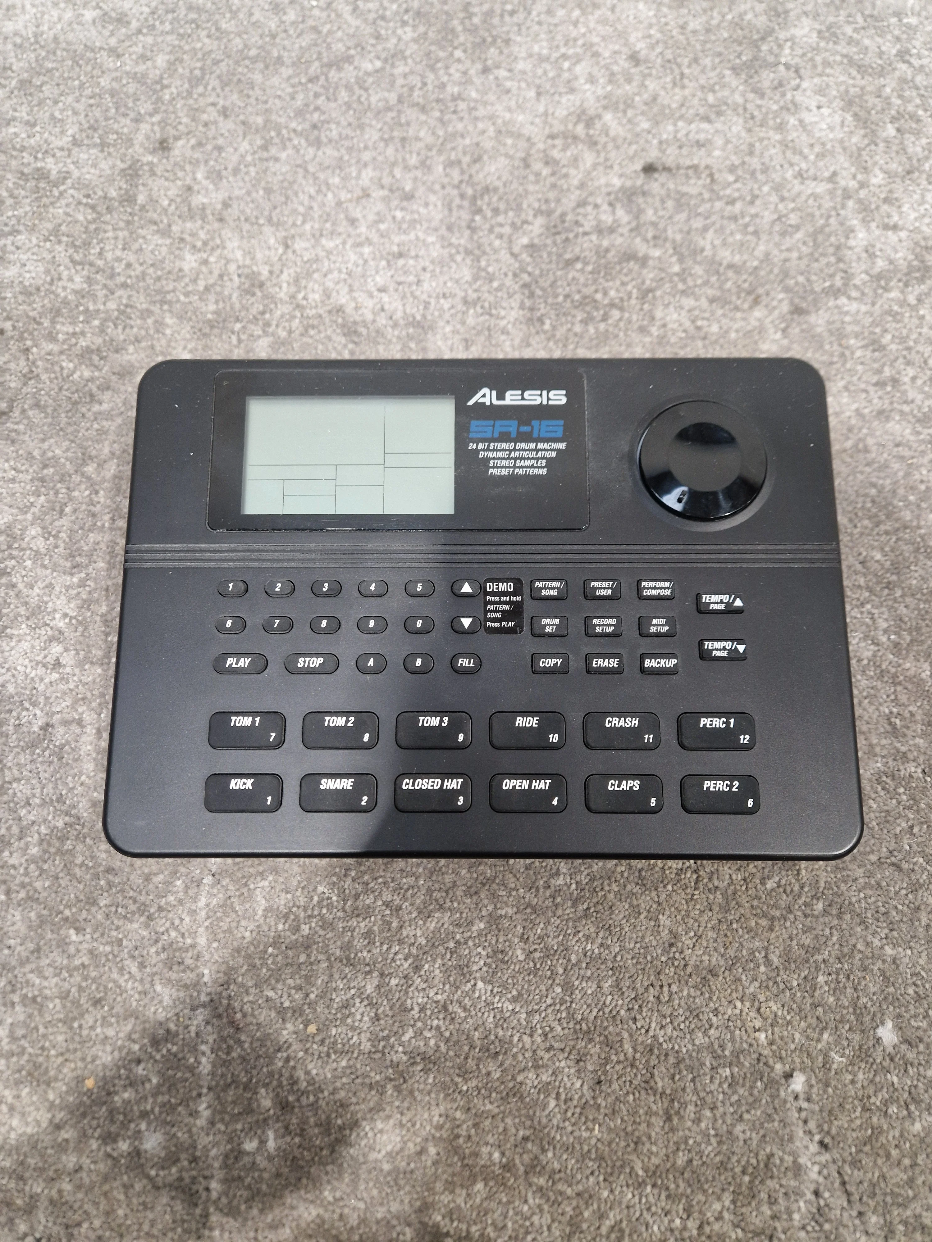 Alesis Sr-16 Drum Machine - 16-Bit, 24 Tracks - Excellent w/ Original Box & Power Supply & Manuals - Image 11