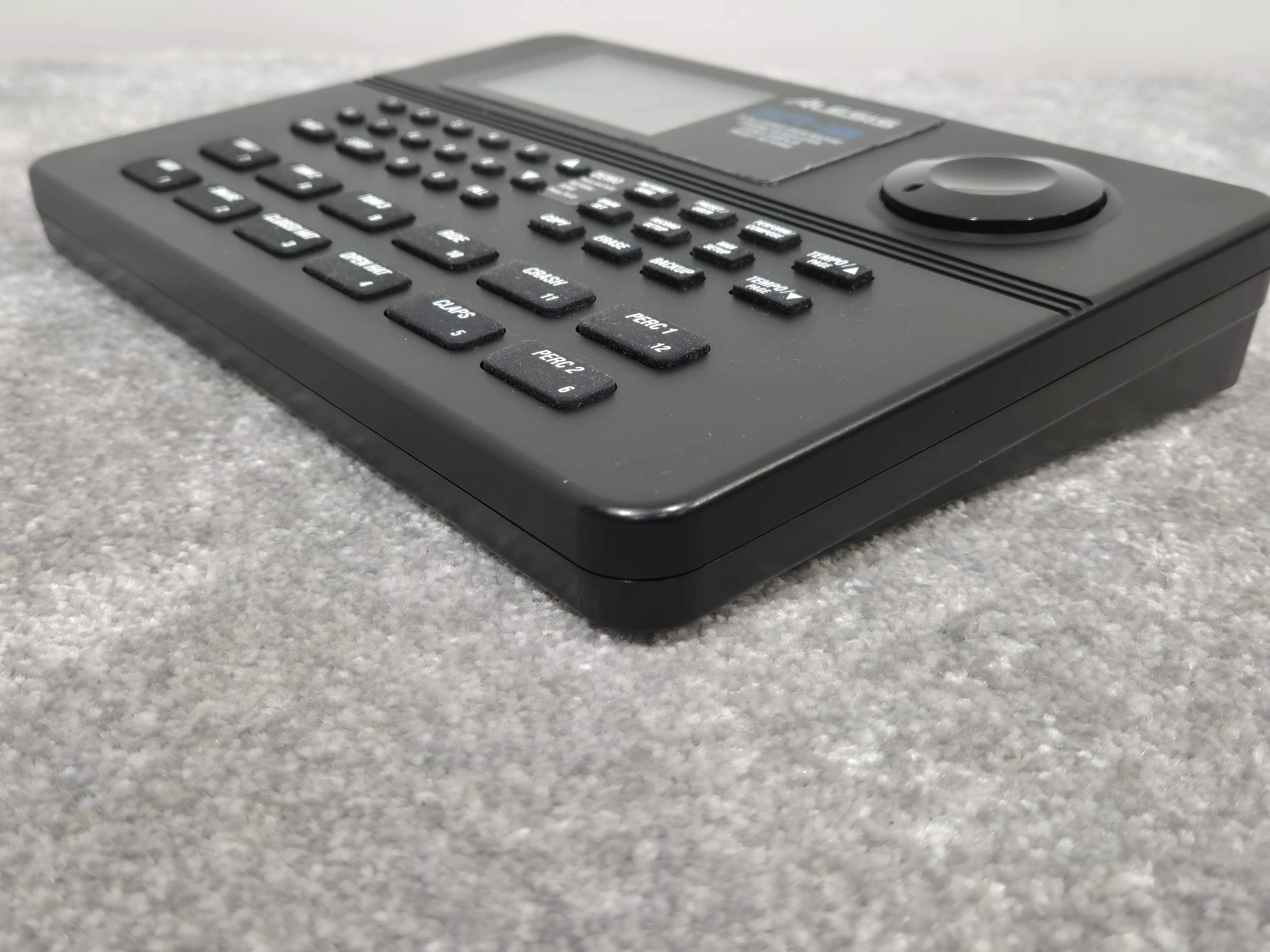 Alesis SR16 - Classic Drum Machine w/ Original Box - Image 7