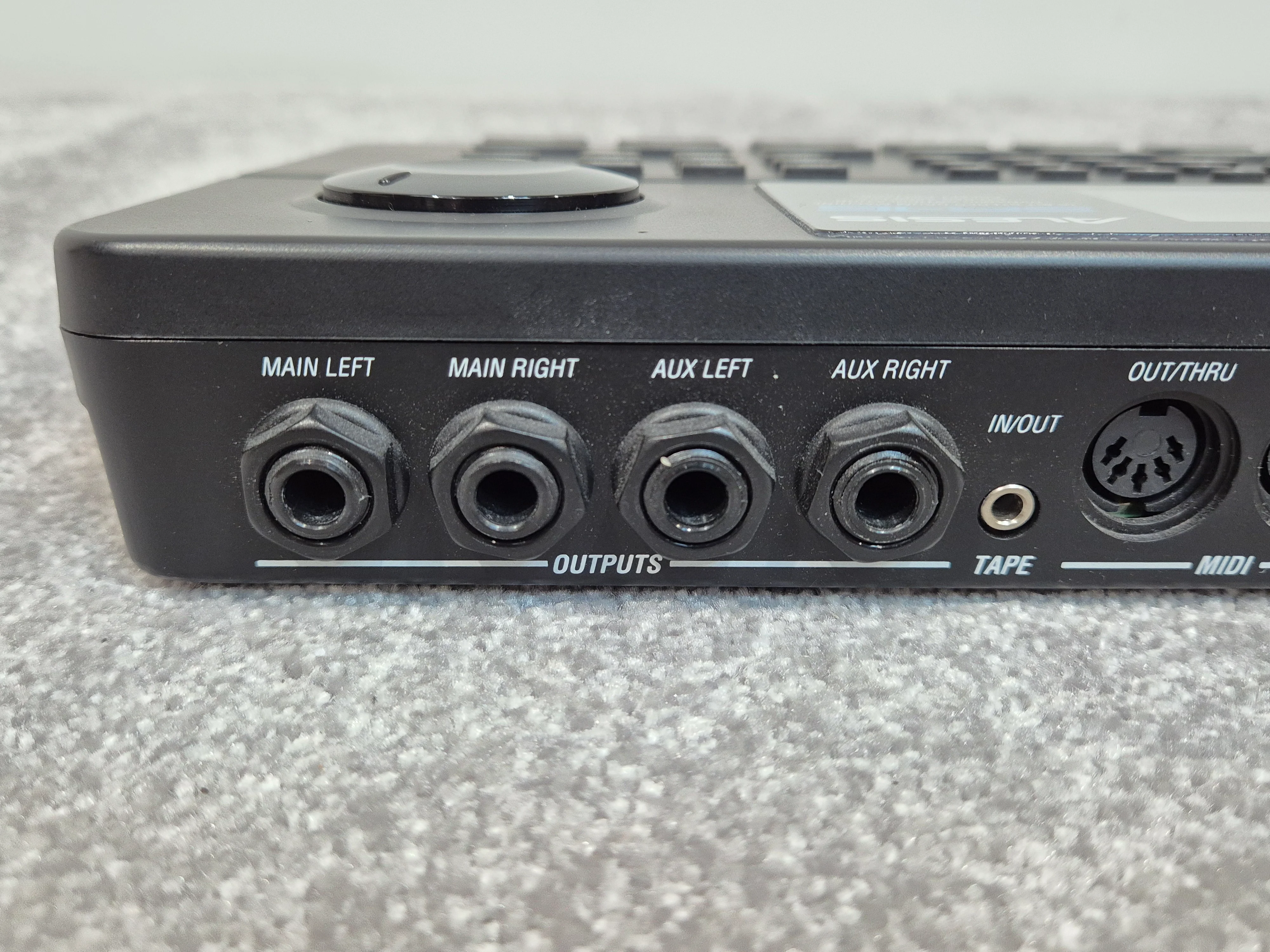 Alesis SR16 - Professional Sounds Drum Machine w/ Original Box - Image 7