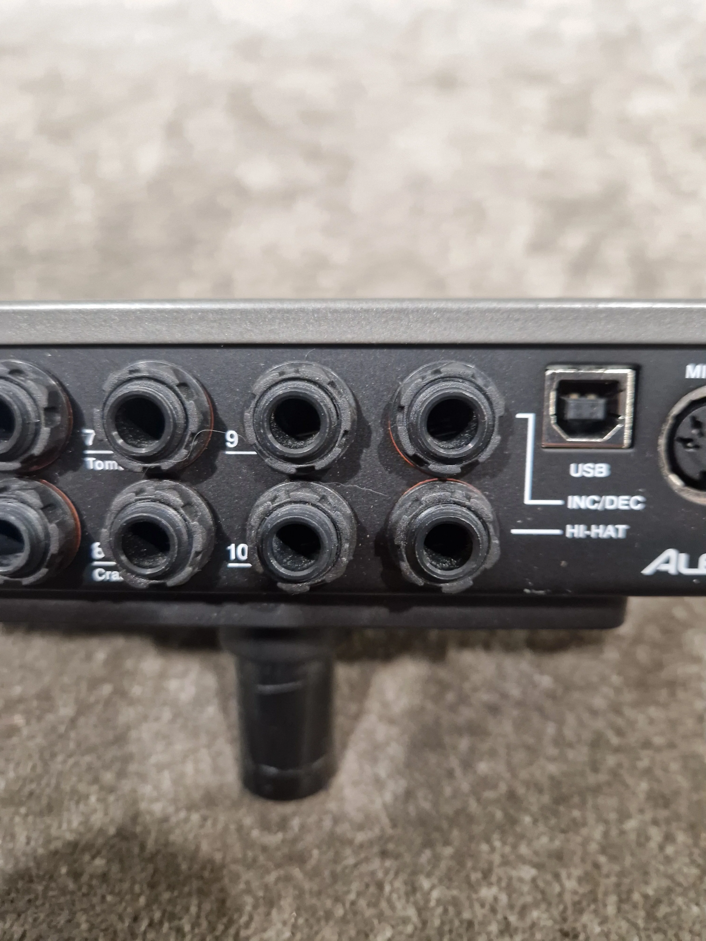 Alesis Trigger IO - USB to MIDI Drum Trigger Interface - With Cable and Mounting Clamp - Excellent - Image 9