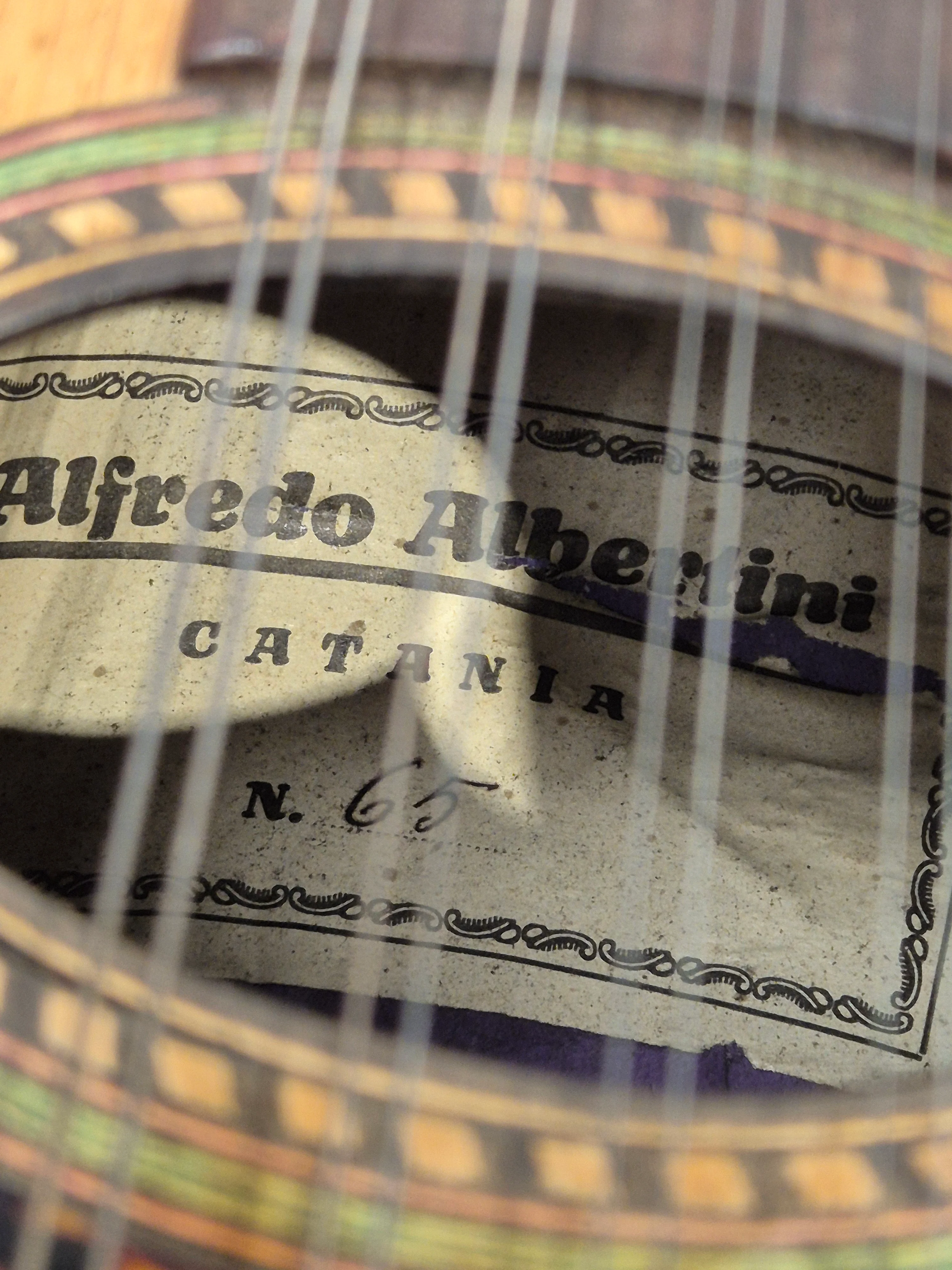 Alfredo Albertini No.65 - Bowl Back Mandolin w/ Hard Case - Image 4