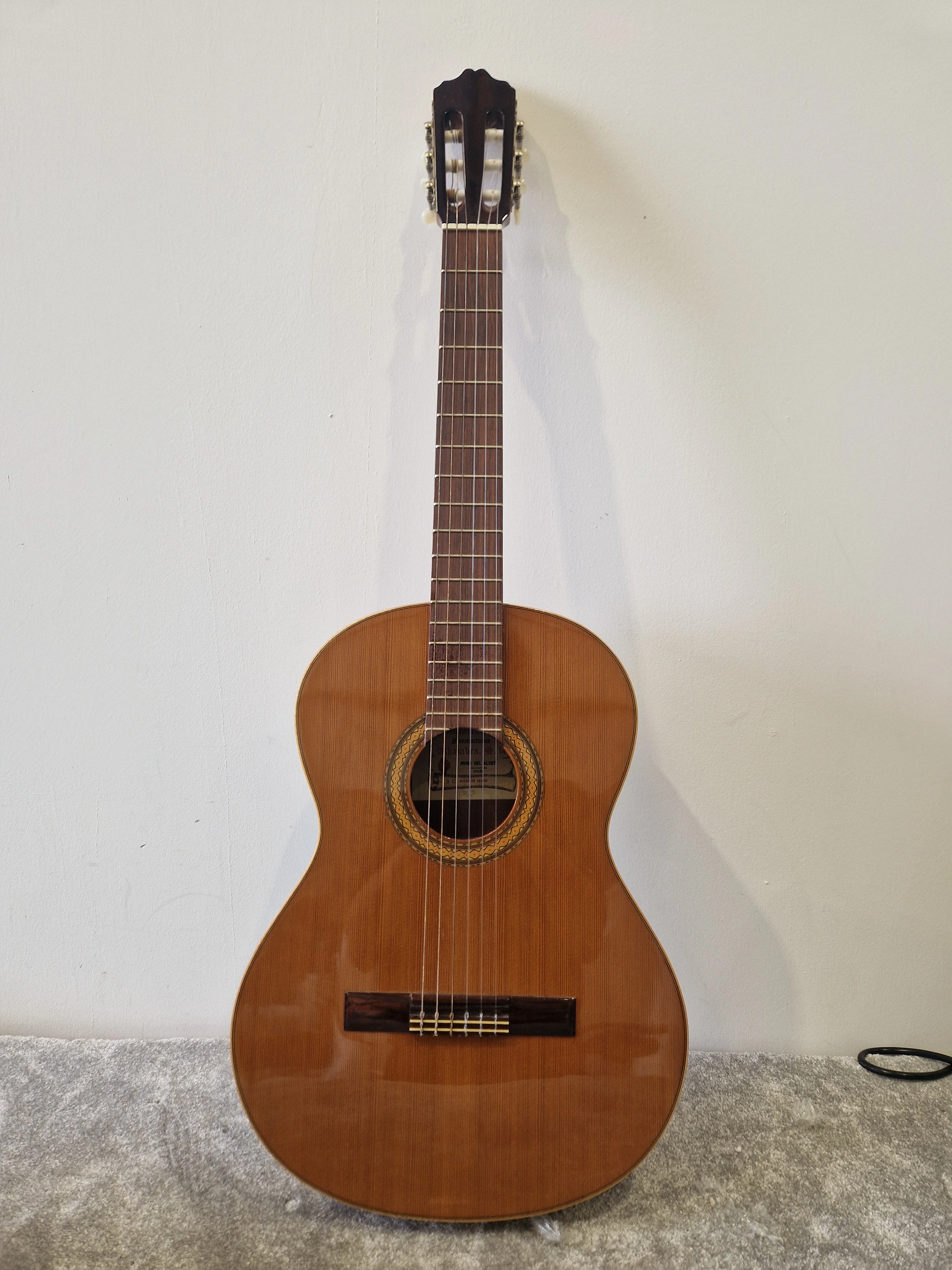 Alhambra 3C Classical Guitar – Solid Cedar Top & Mahogany Back – Excellent - Image 2