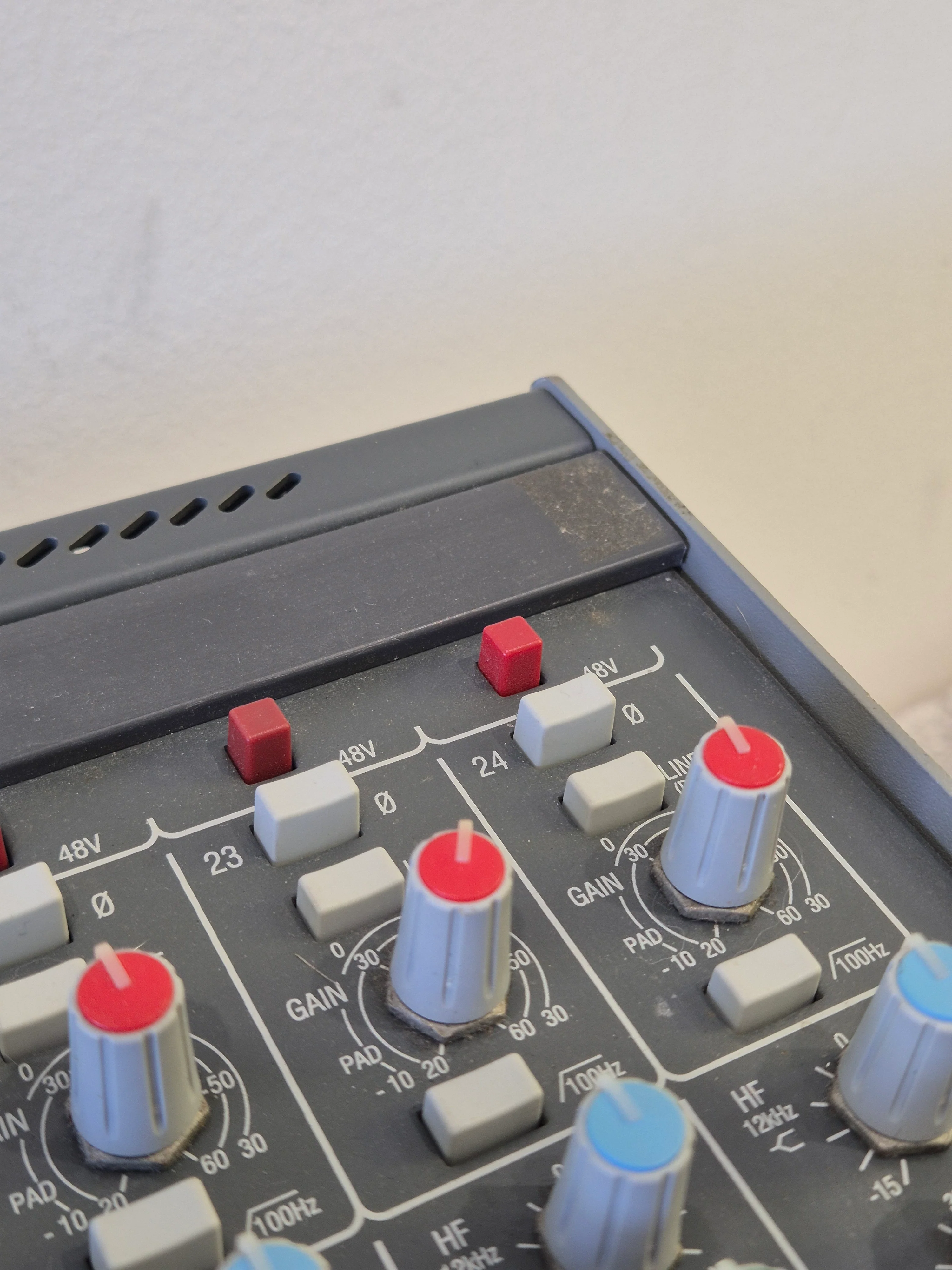 Allen & Heath GL2200 24-channel Mixing Console - 24 Channels, High-Quality Sound - Excellent w/ Lamp - Image 11