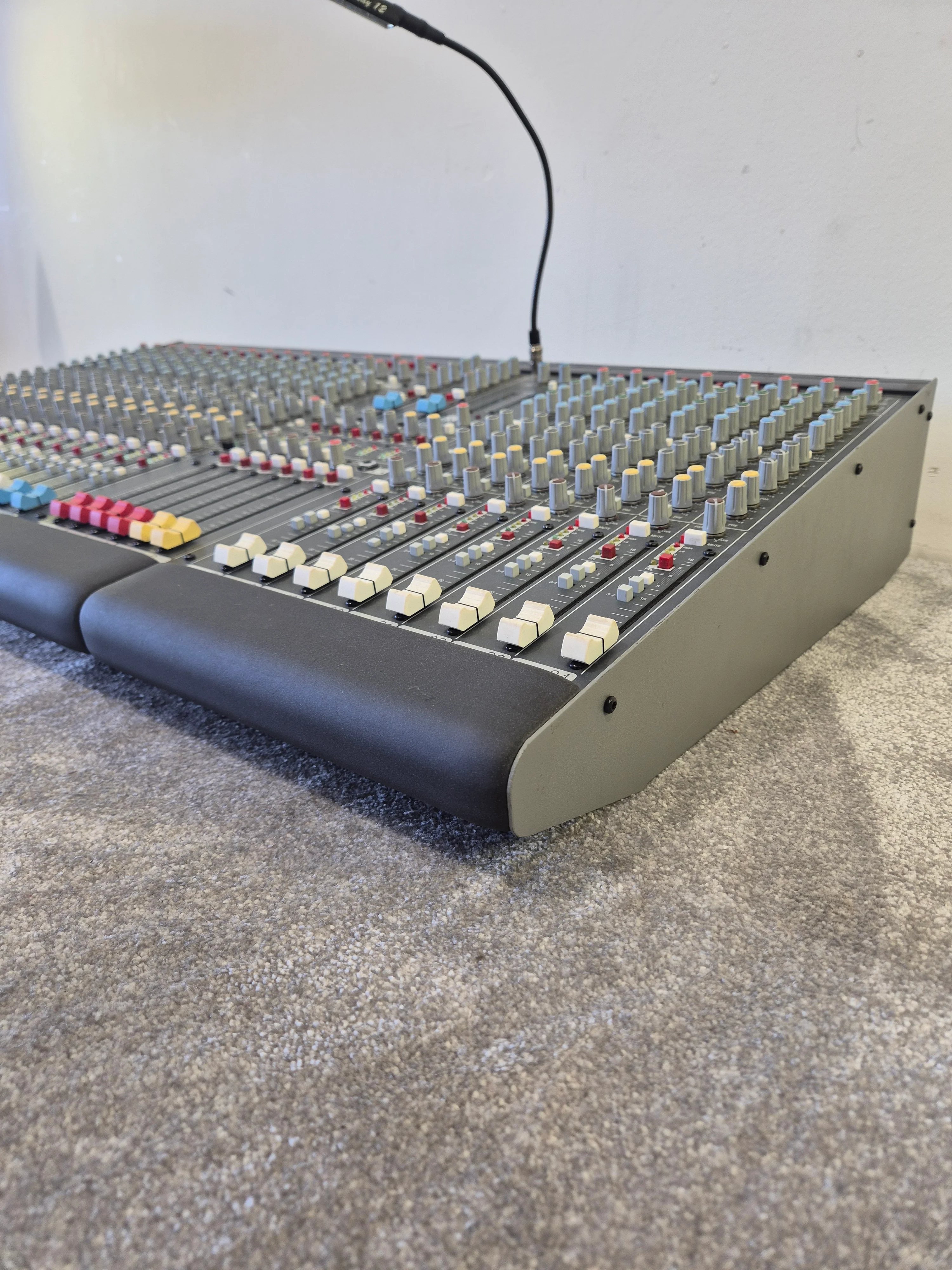 Allen & Heath GL2200 24-channel Mixing Console - 24 Channels, High-Quality Sound - Excellent w/ Lamp - Image 7