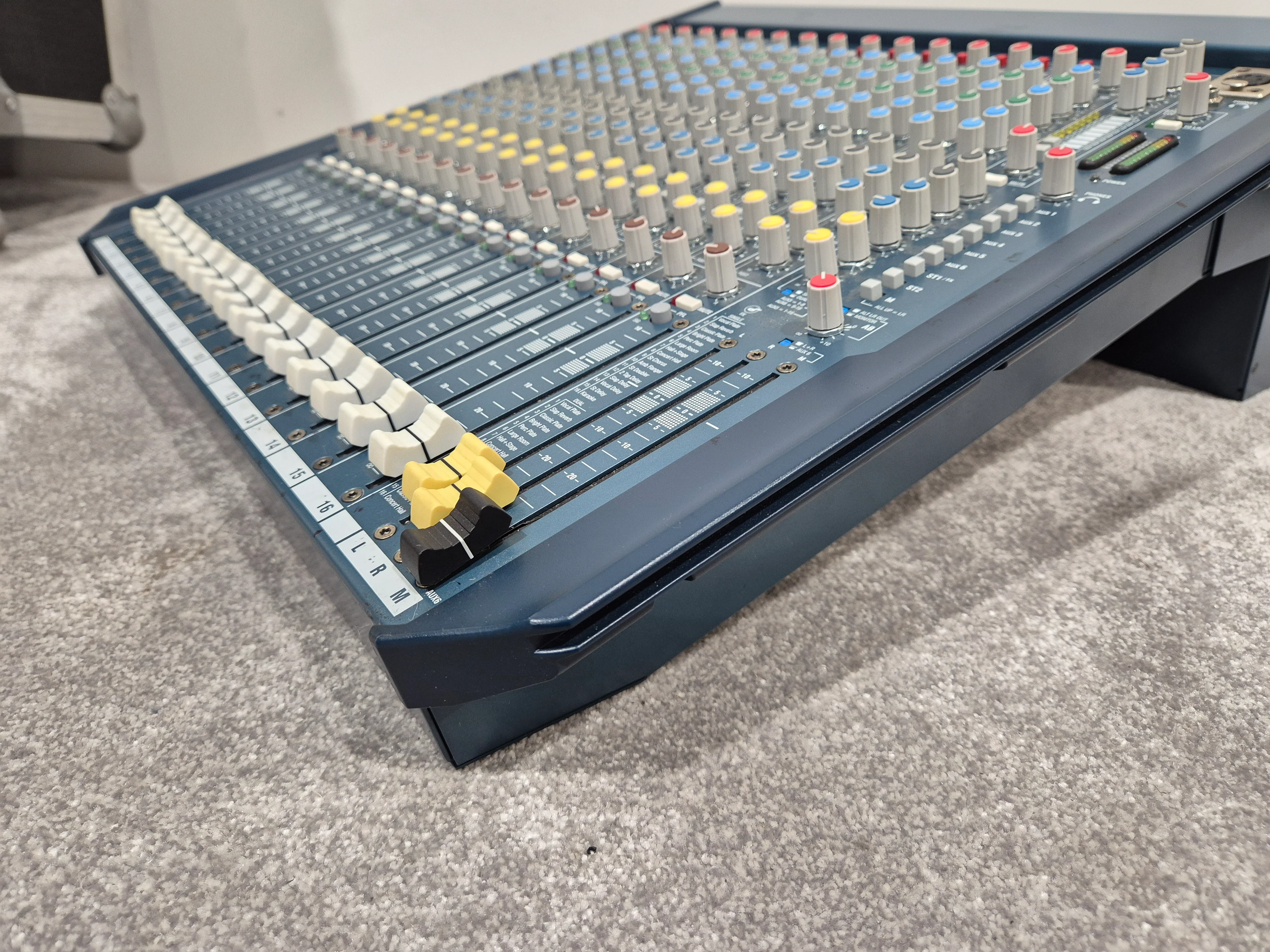 Allen & Heath Mix Wizard WZ3 16:2 - Professional Analog Mixer w/ Flight Case - Image 10