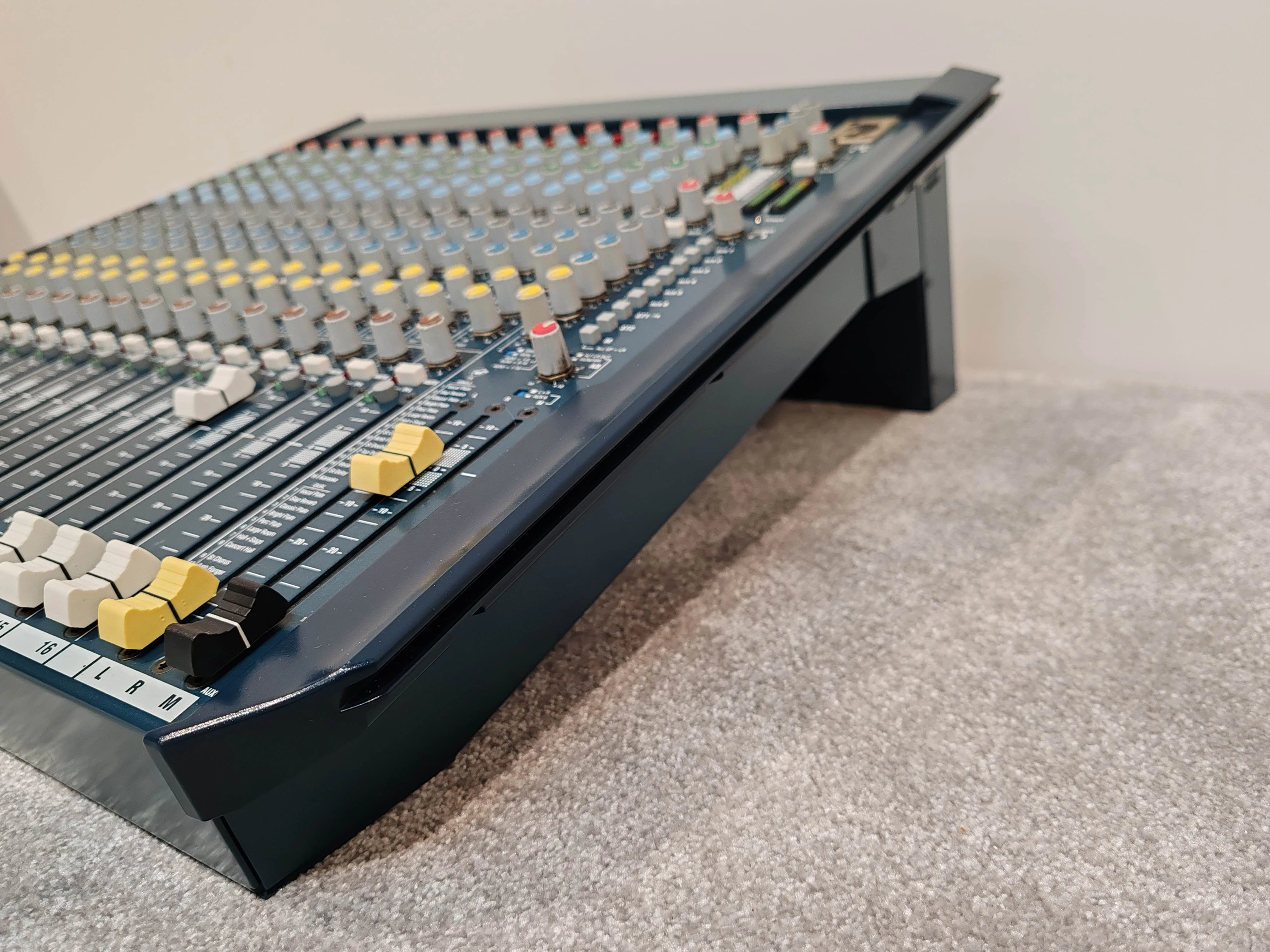 Allen & Heath MixWizard WZ3 16:2 - 16 Channel Mixer Original Box - Image 4