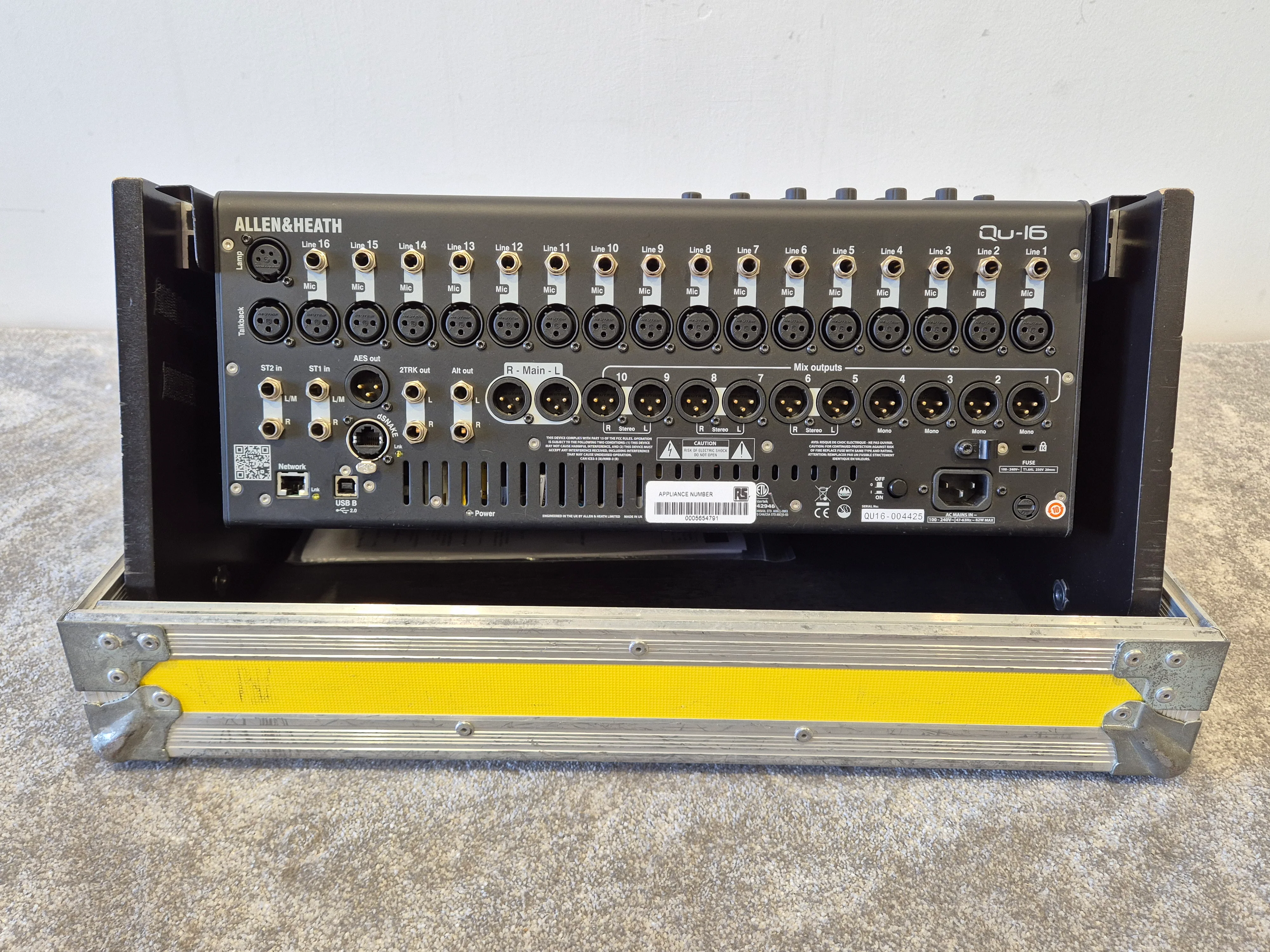Allen & Heath Qu-16 - Compact 16-Channel Digital Mixer w/ Flight Case - Image 10