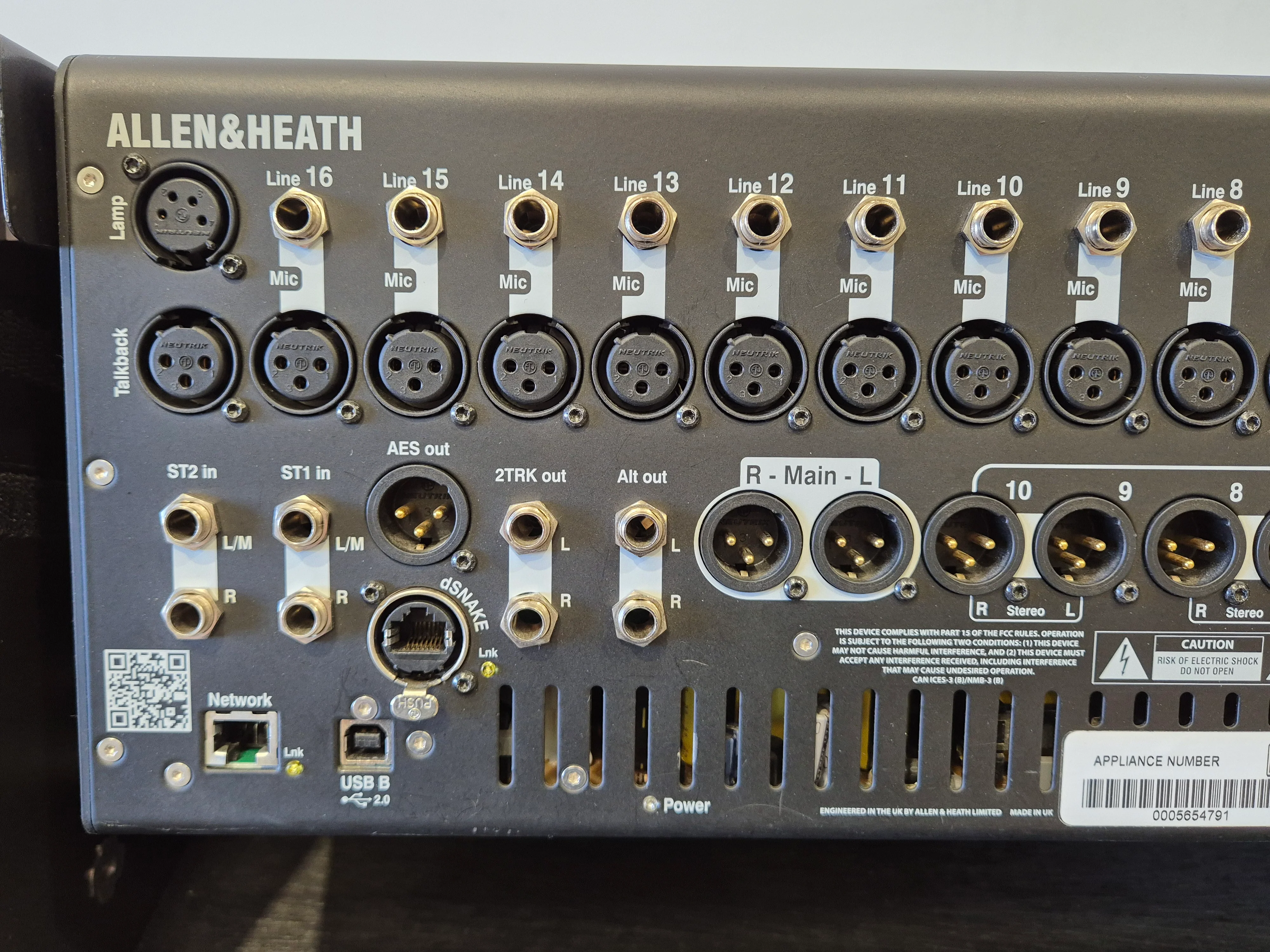 Allen & Heath Qu-16 - Compact 16-Channel Digital Mixer w/ Flight Case - Image 11