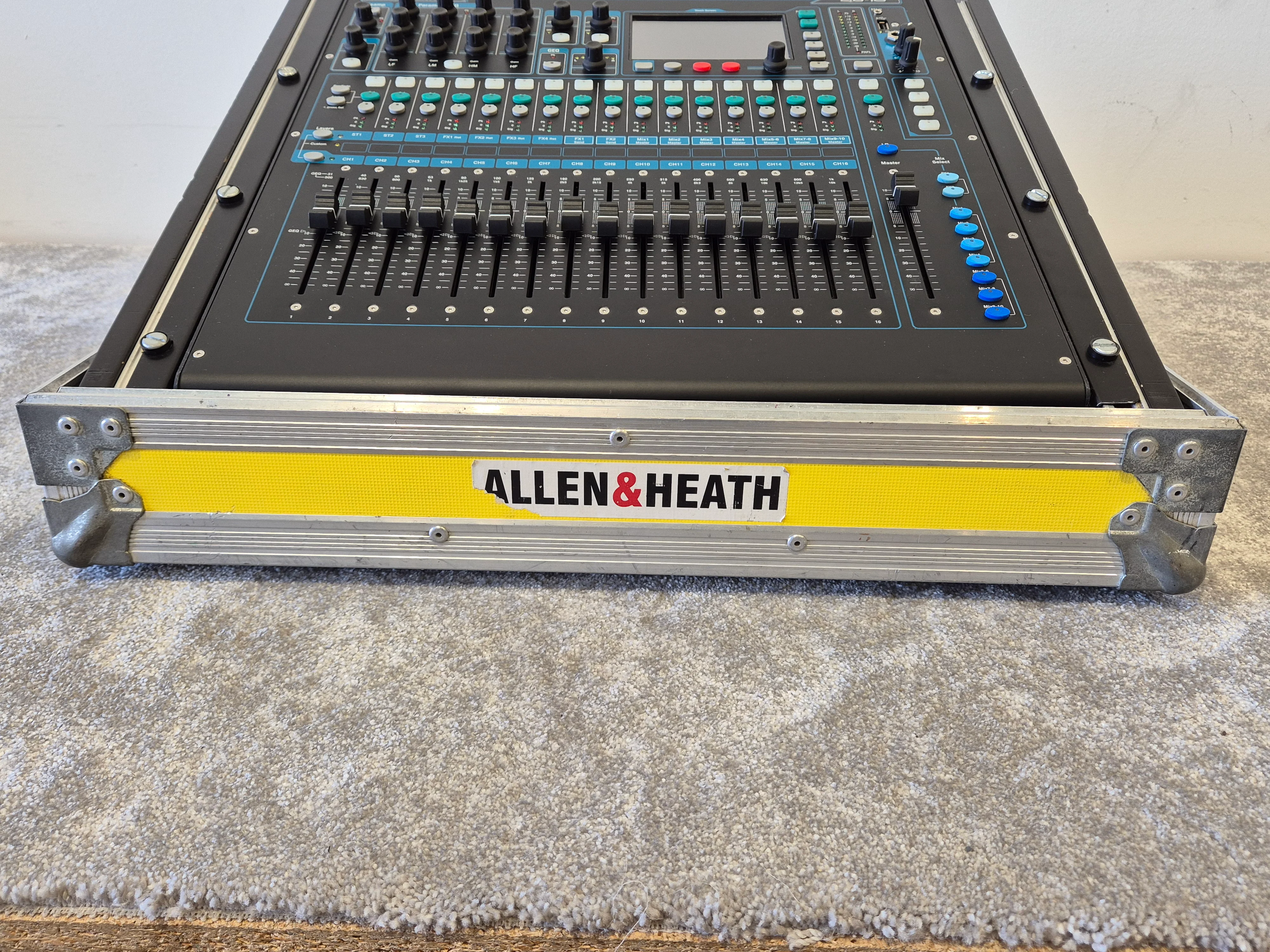 Allen & Heath Qu-16 - Compact 16-Channel Digital Mixer w/ Flight Case - Image 8