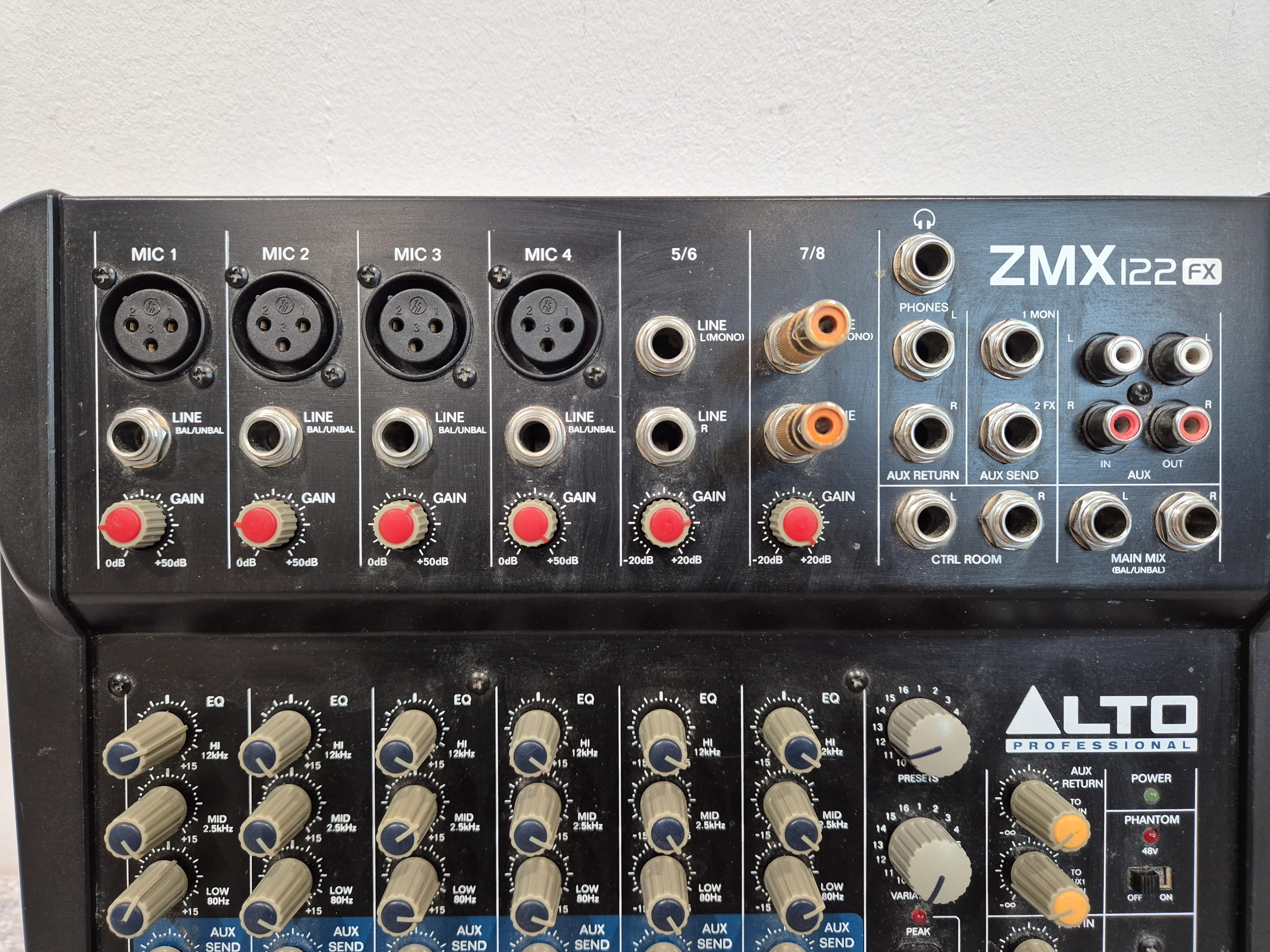 Alto Professional ZMX122FX - 8-Channel, 2-Bus Professional Mixer - Image 3