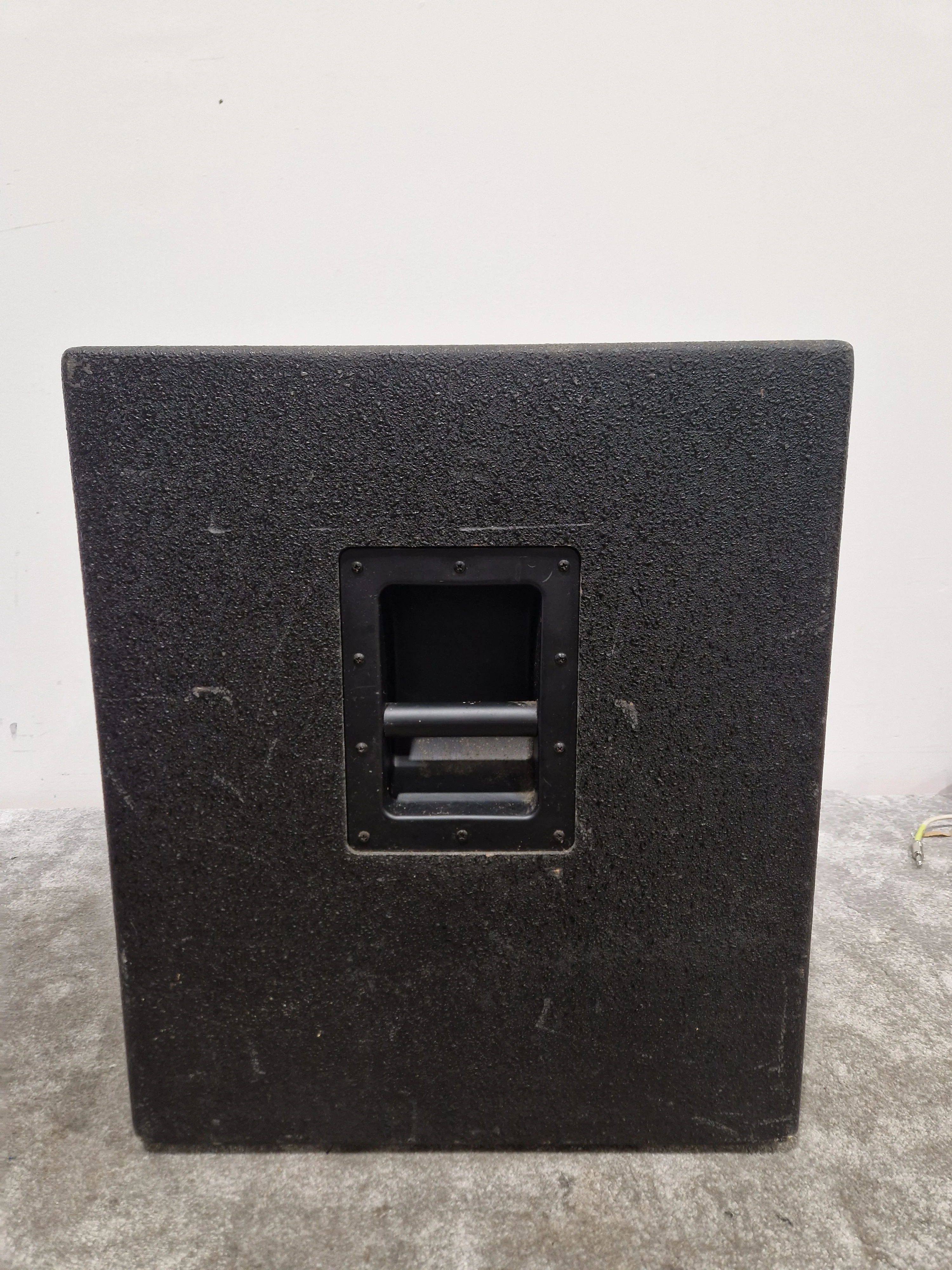 Alto Truesonic Sub 15" Active PA Subwoofer - Black Subwoofer - Powerful Bass - Good w/ Power Cable & Soft Case - Image 6