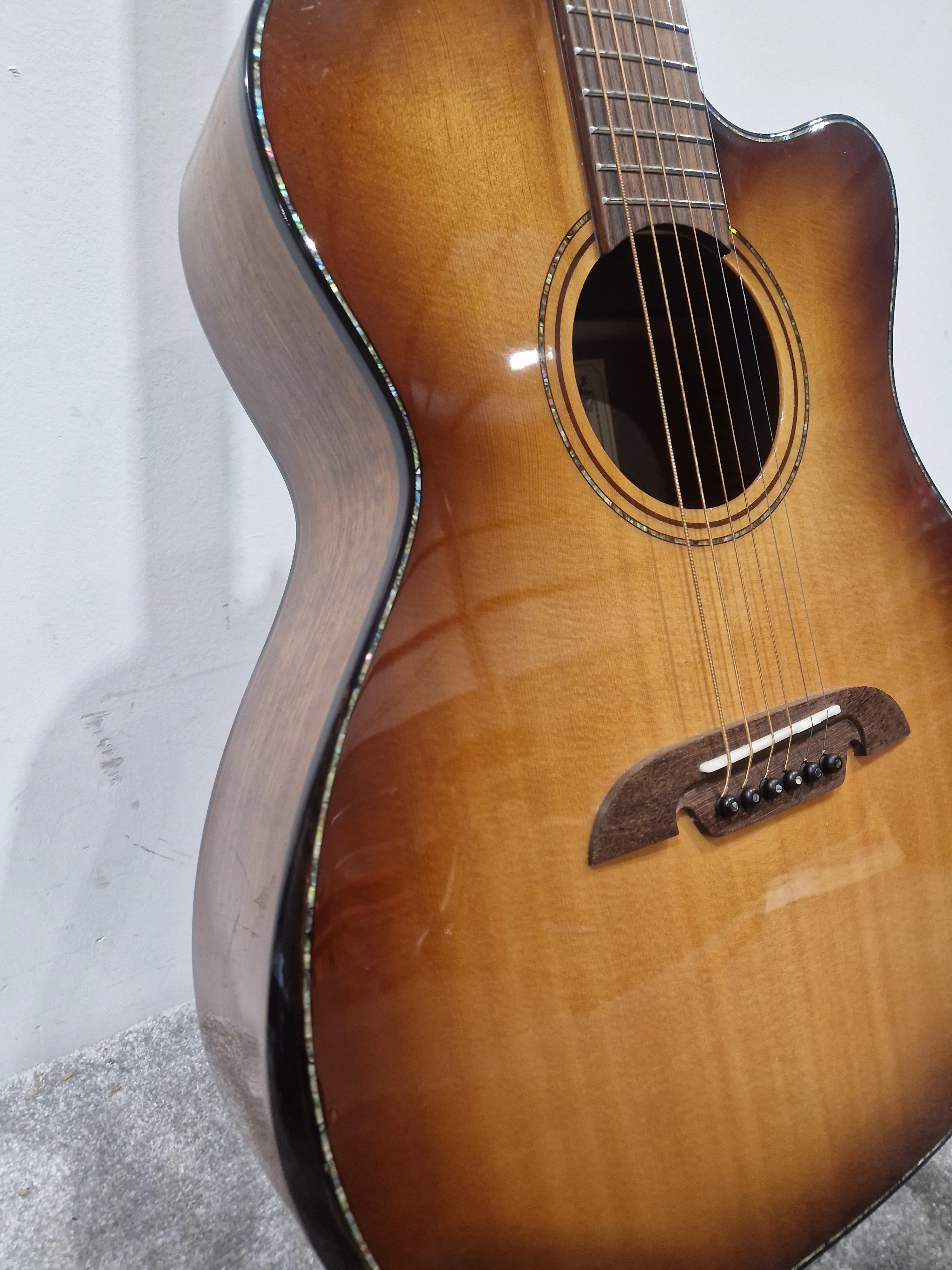 Alvarez MFA70WCEARSHB Sunburst Acoustic Guitar - Stunning Finish - Excellent w/ Hard Case - Image 13