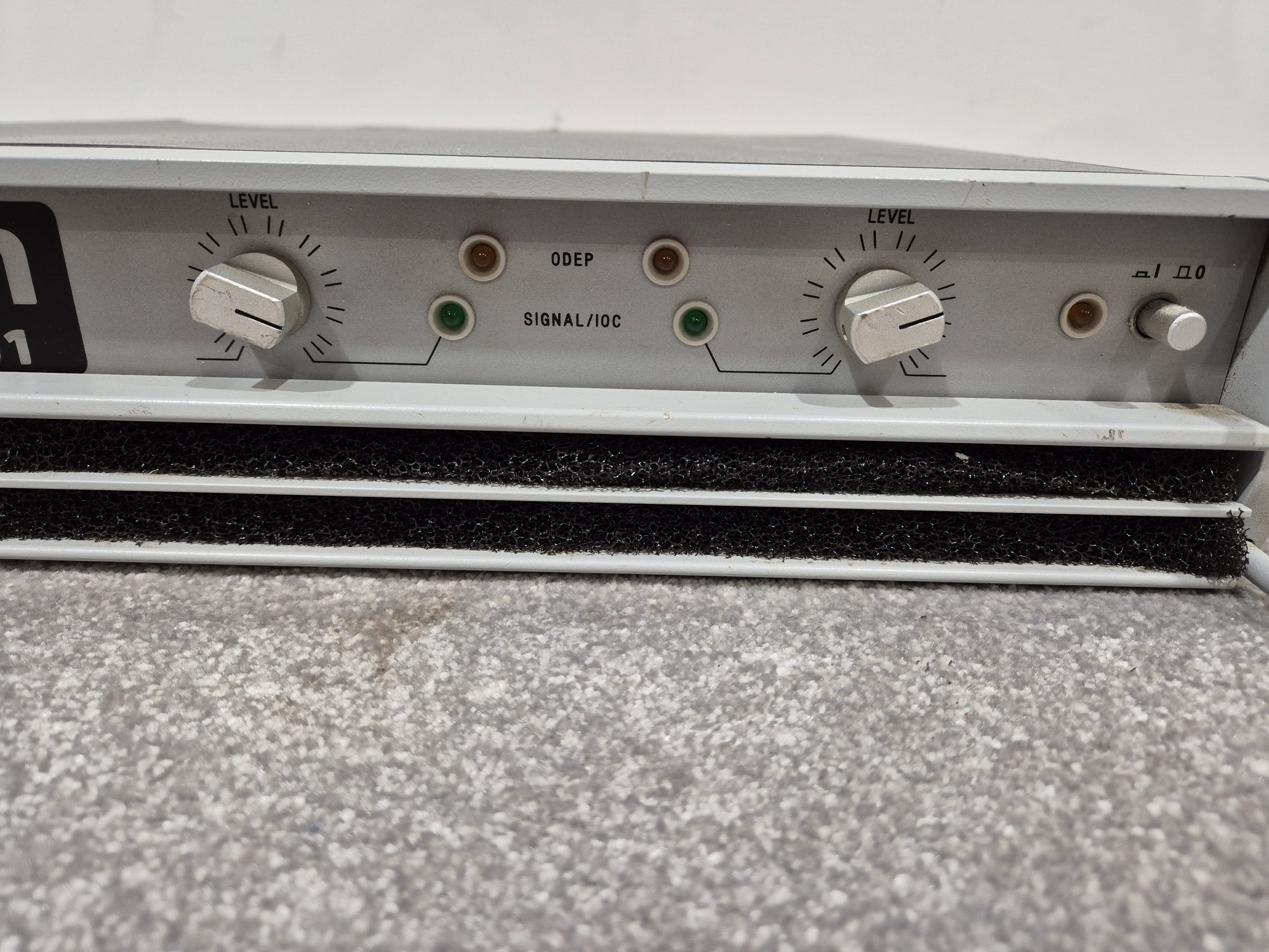 Amcron Macro-Tech 2401 - Dual-Channel Power Amplifier w/ Manual - Image 3