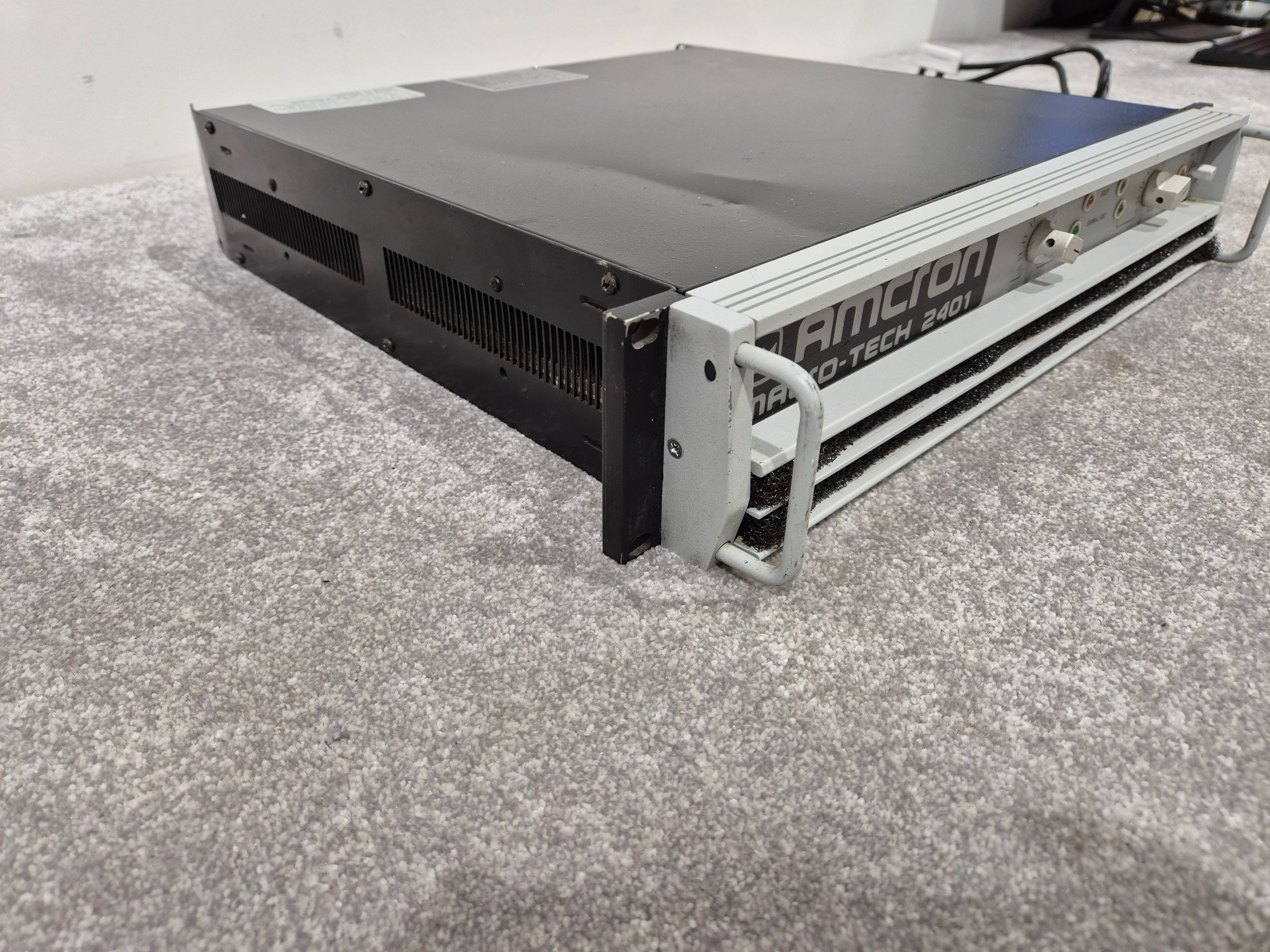 Amcron Macro-Tech 2401 - Dual-Channel Power Amplifier w/ Manual - Image 4