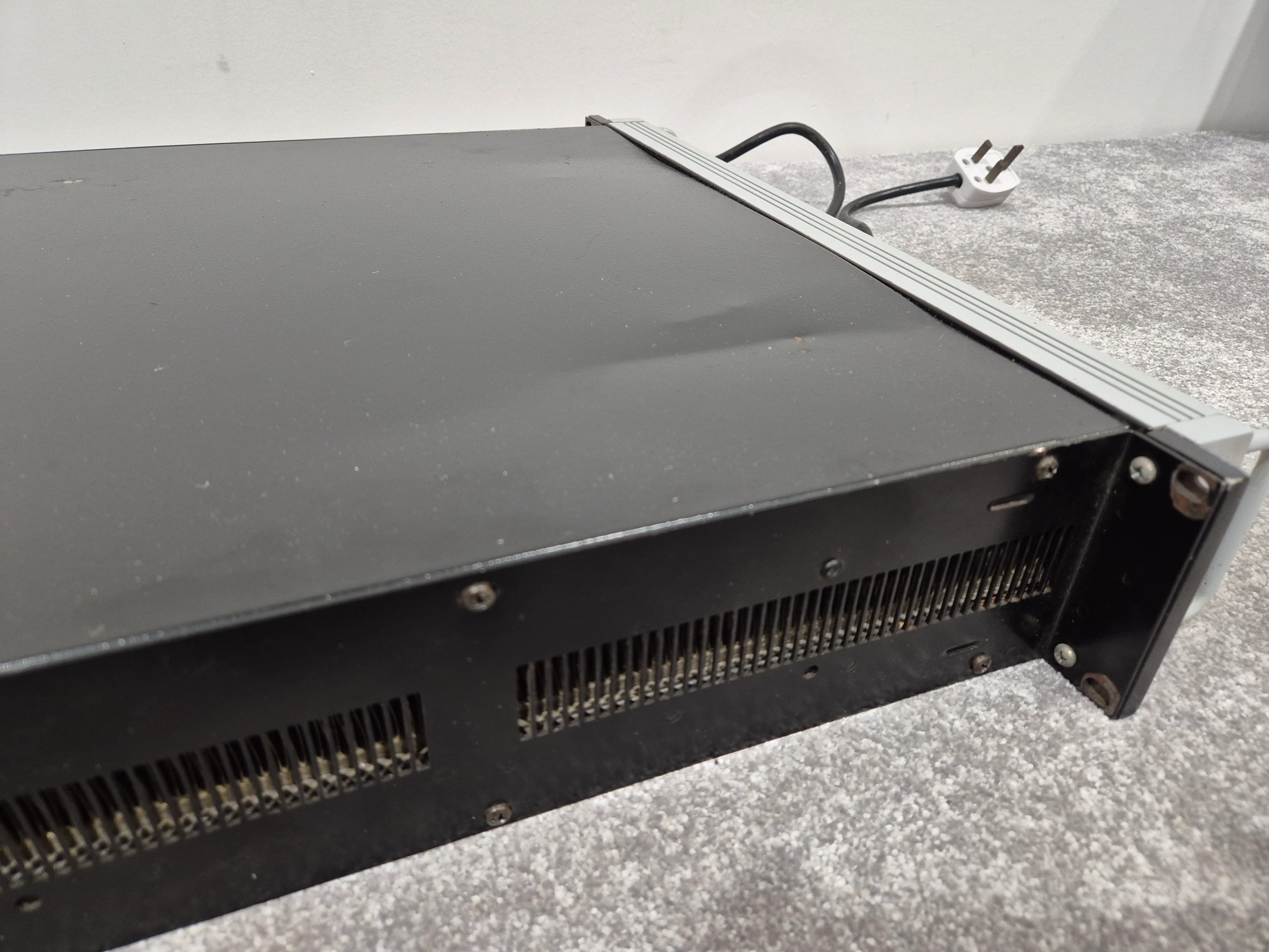 Amcron Macro-Tech 2401 - Dual-Channel Power Amplifier w/ Manual - Image 6